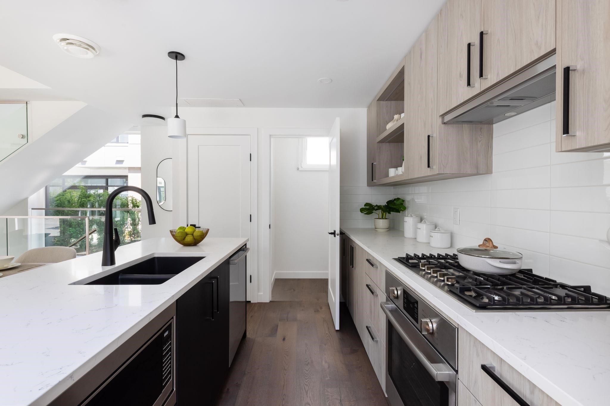 6835 Cambie Street, Vancouver, BC