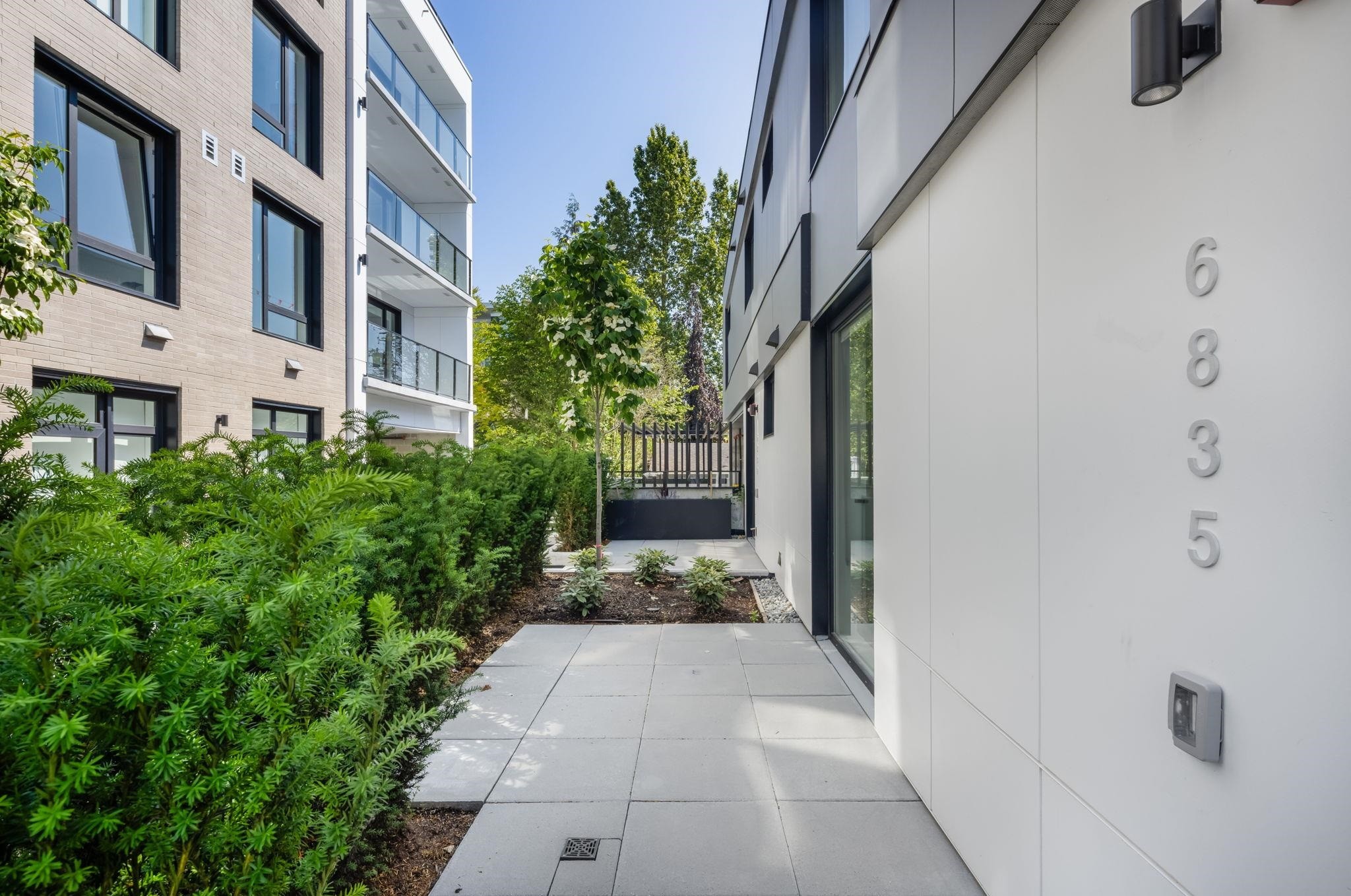 6835 Cambie Street, Vancouver, BC