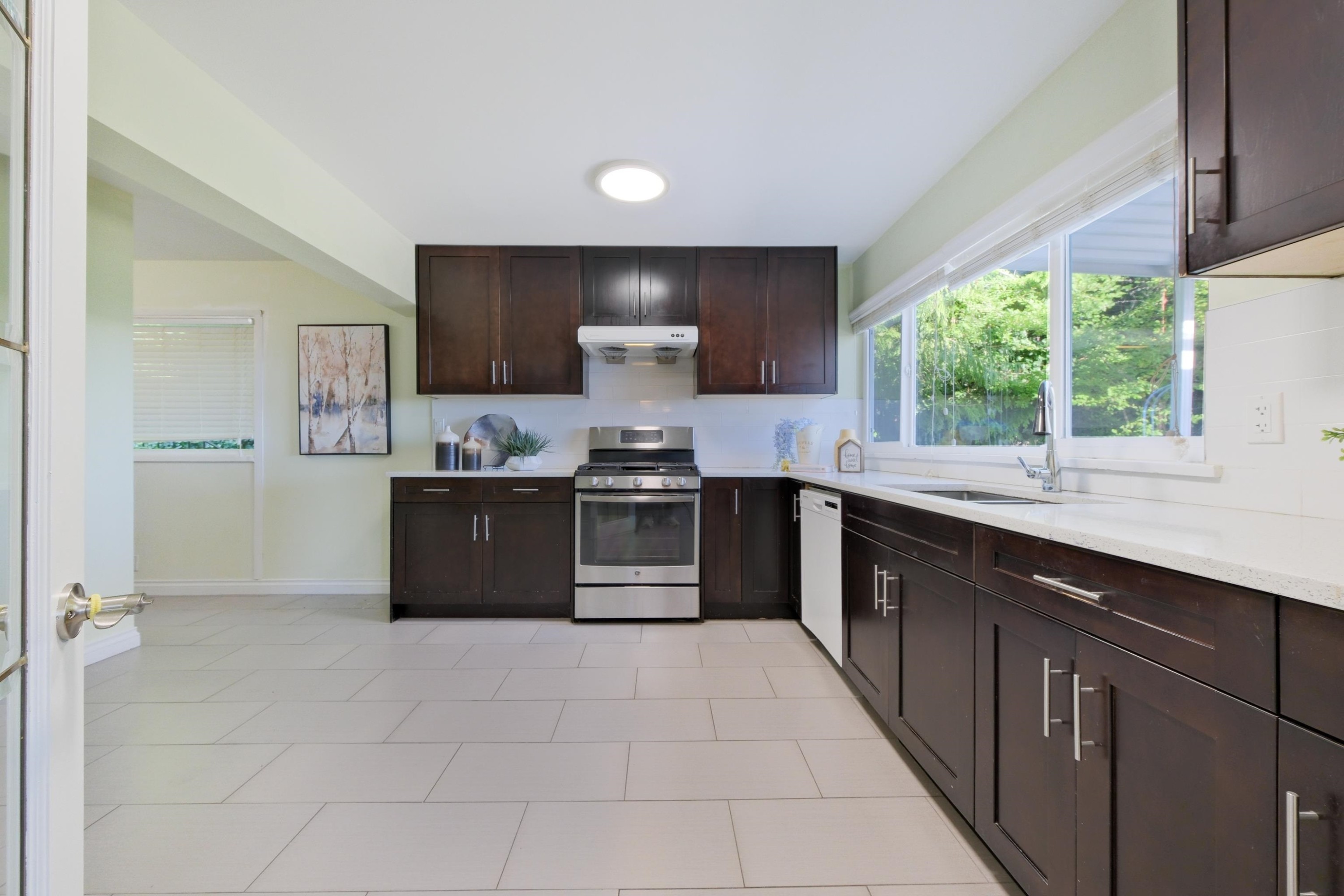 2365 Queens Avenue, West Vancouver, BC