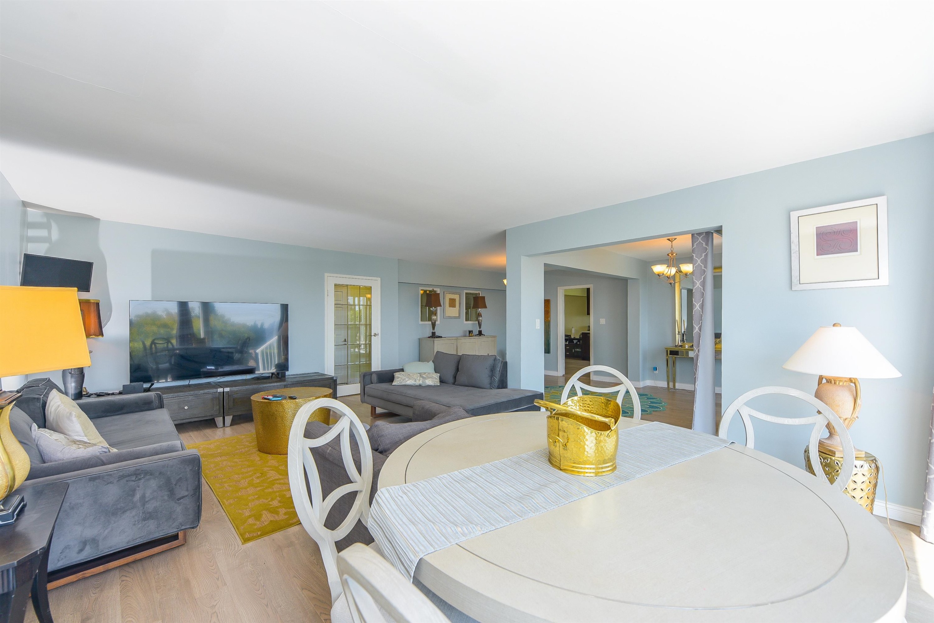 2365 Queens Avenue, West Vancouver, BC