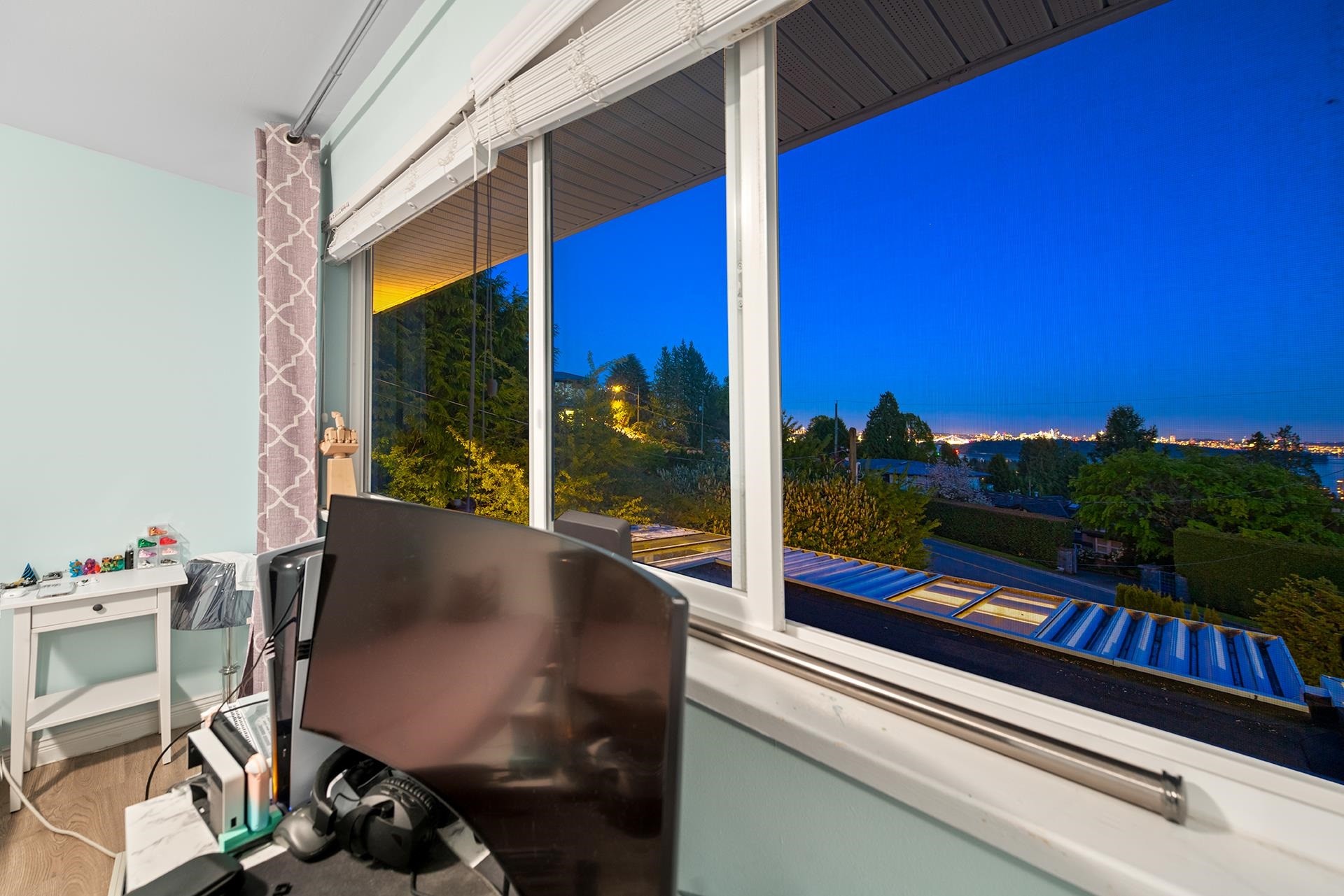 2365 Queens Avenue, West Vancouver, BC