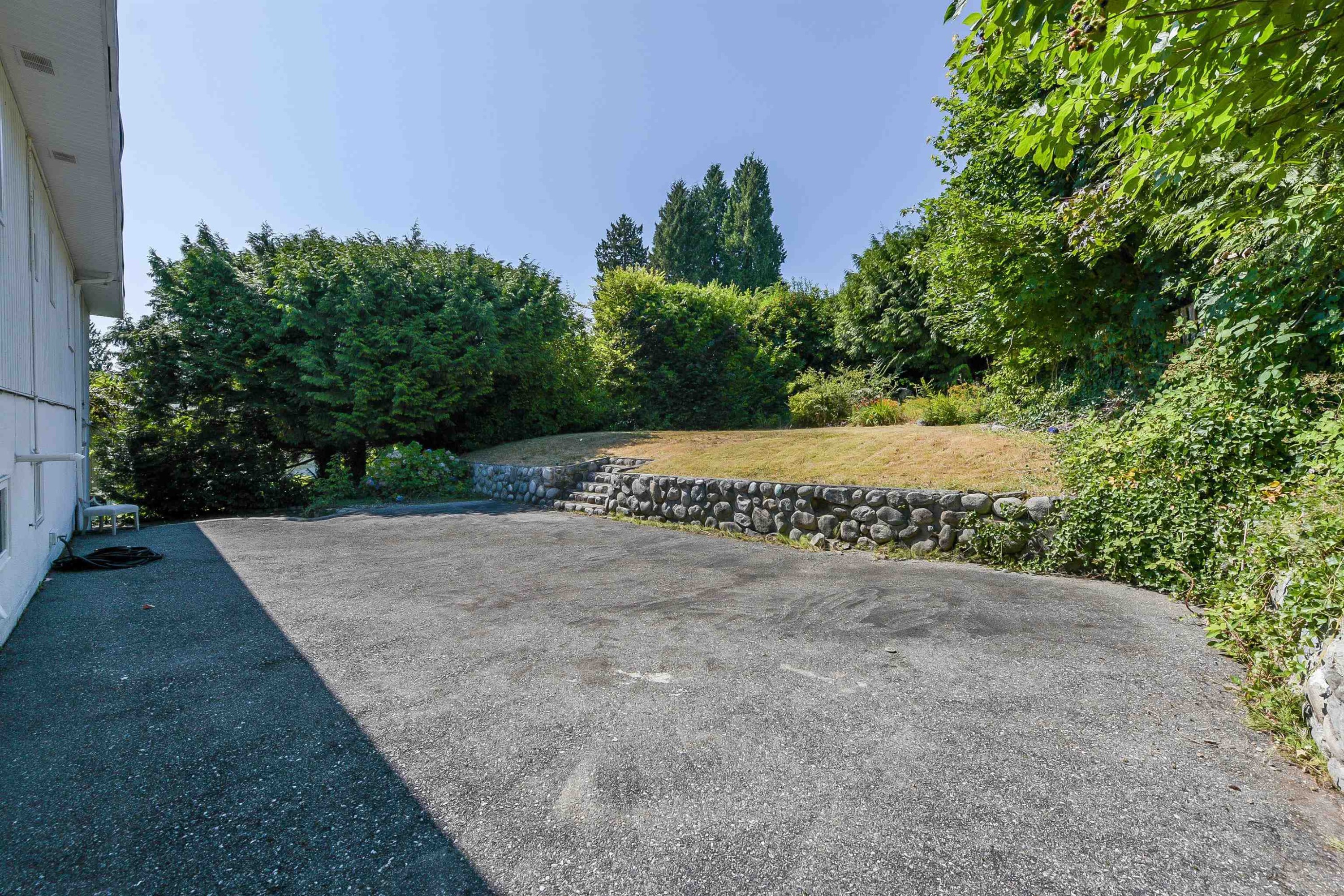 2365 Queens Avenue, West Vancouver, BC