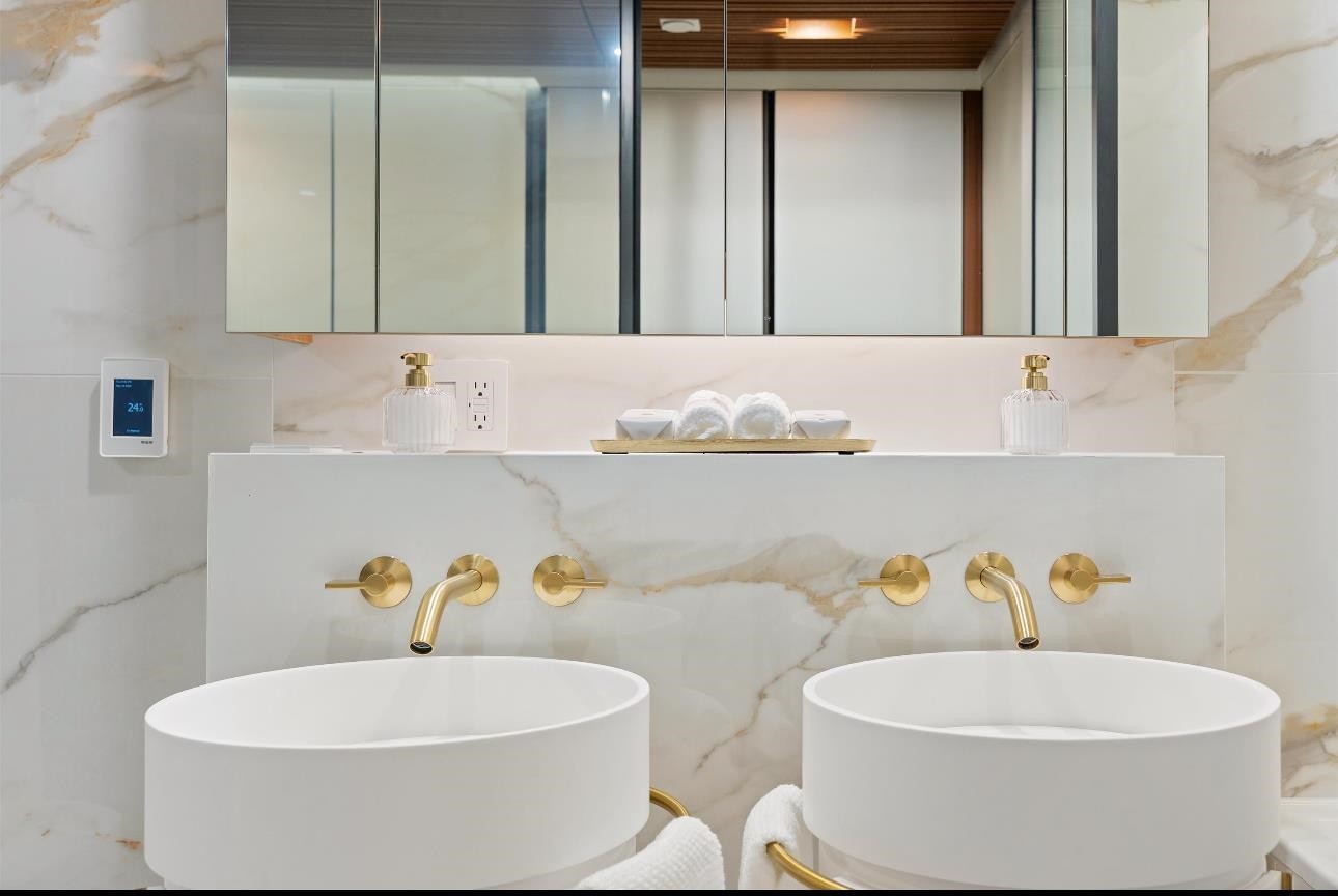 1033 Nelson Street, Vancouver, BC