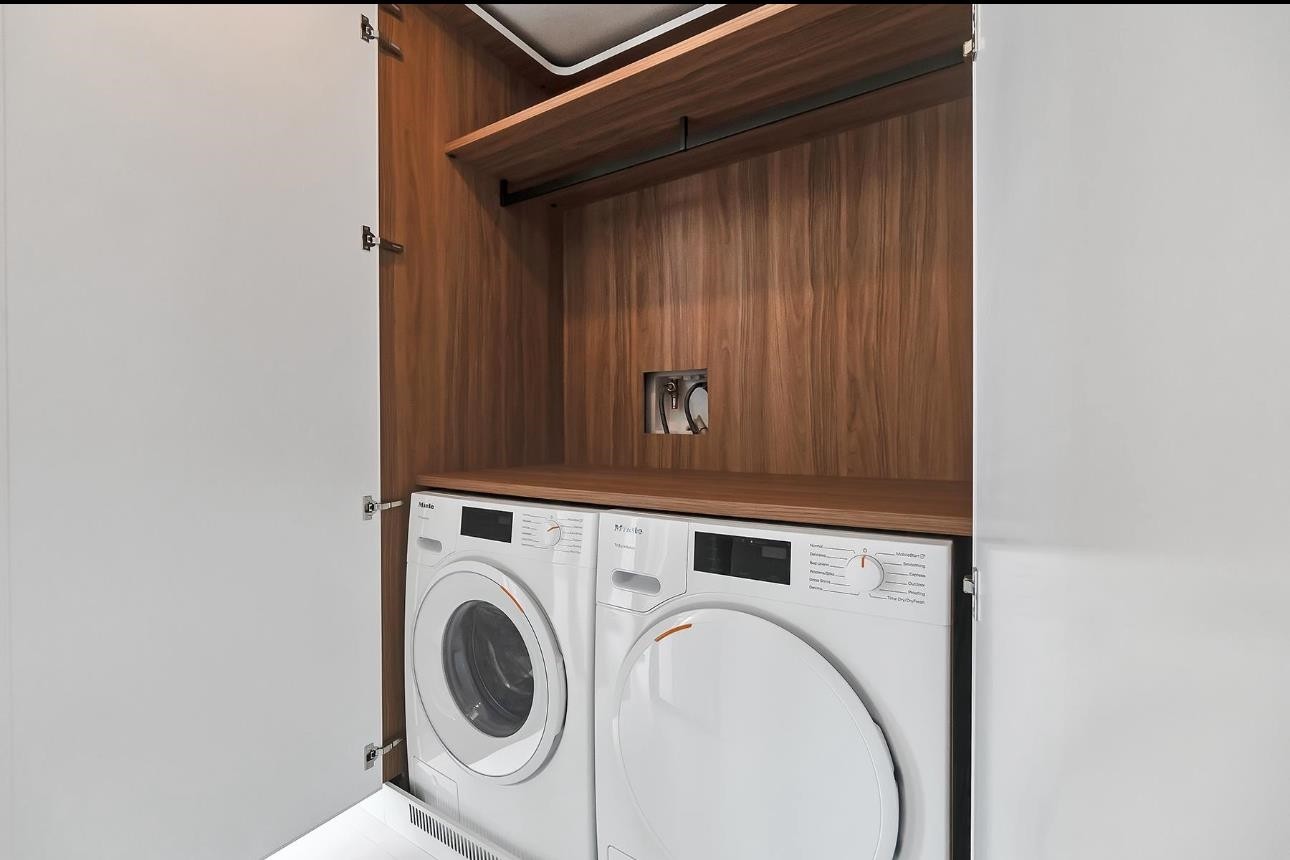 1033 Nelson Street, Vancouver, BC