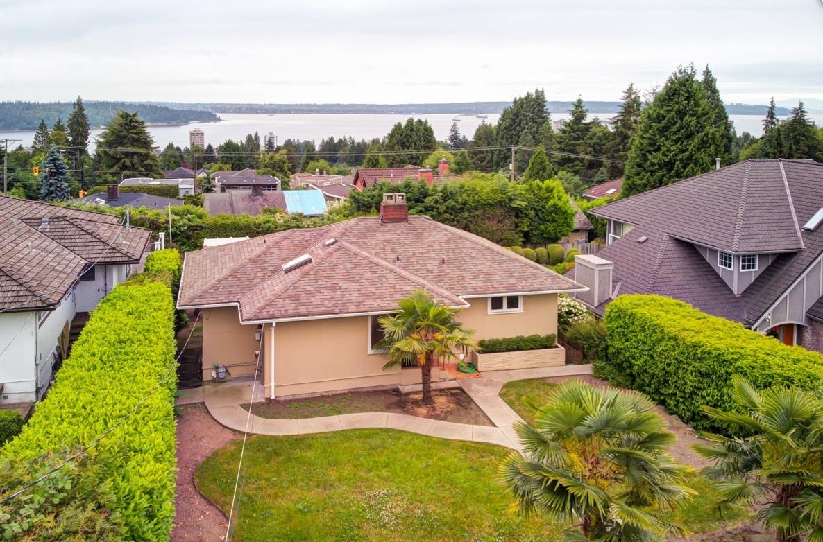 1530 Nelson Avenue, West Vancouver, BC