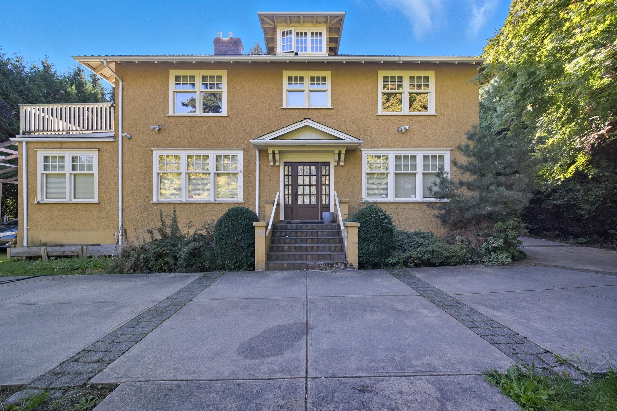 1350 15Th Avenue W, Vancouver, BC