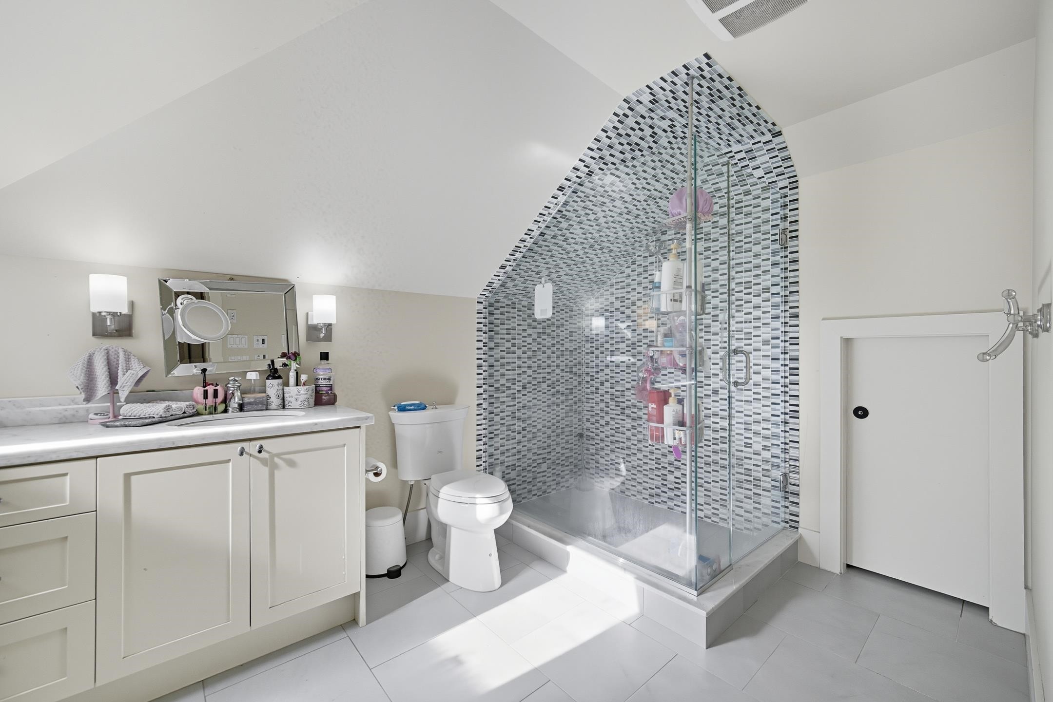1350 15Th Avenue W, Vancouver, BC