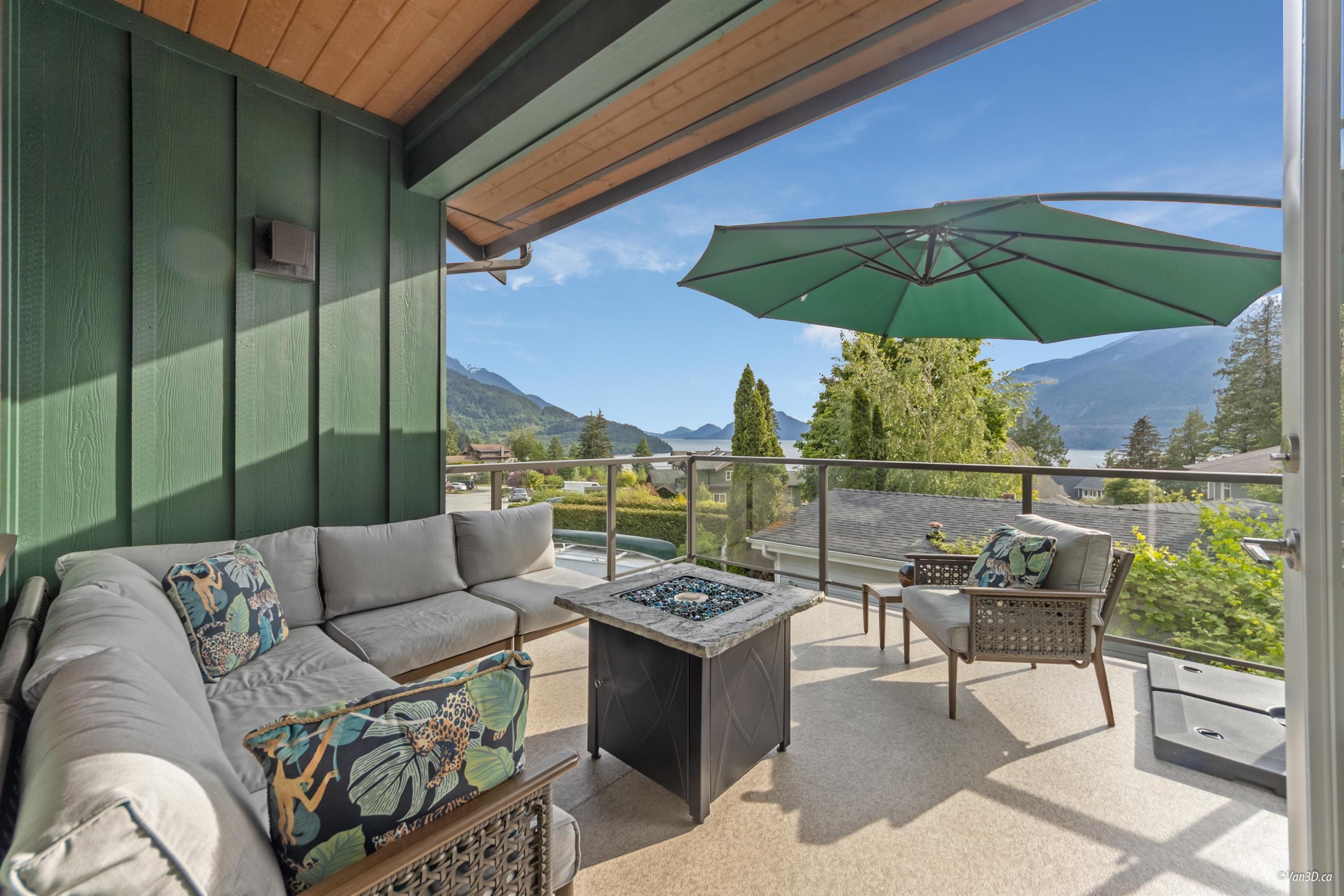 746 Upper Crescent, Squamish, BC