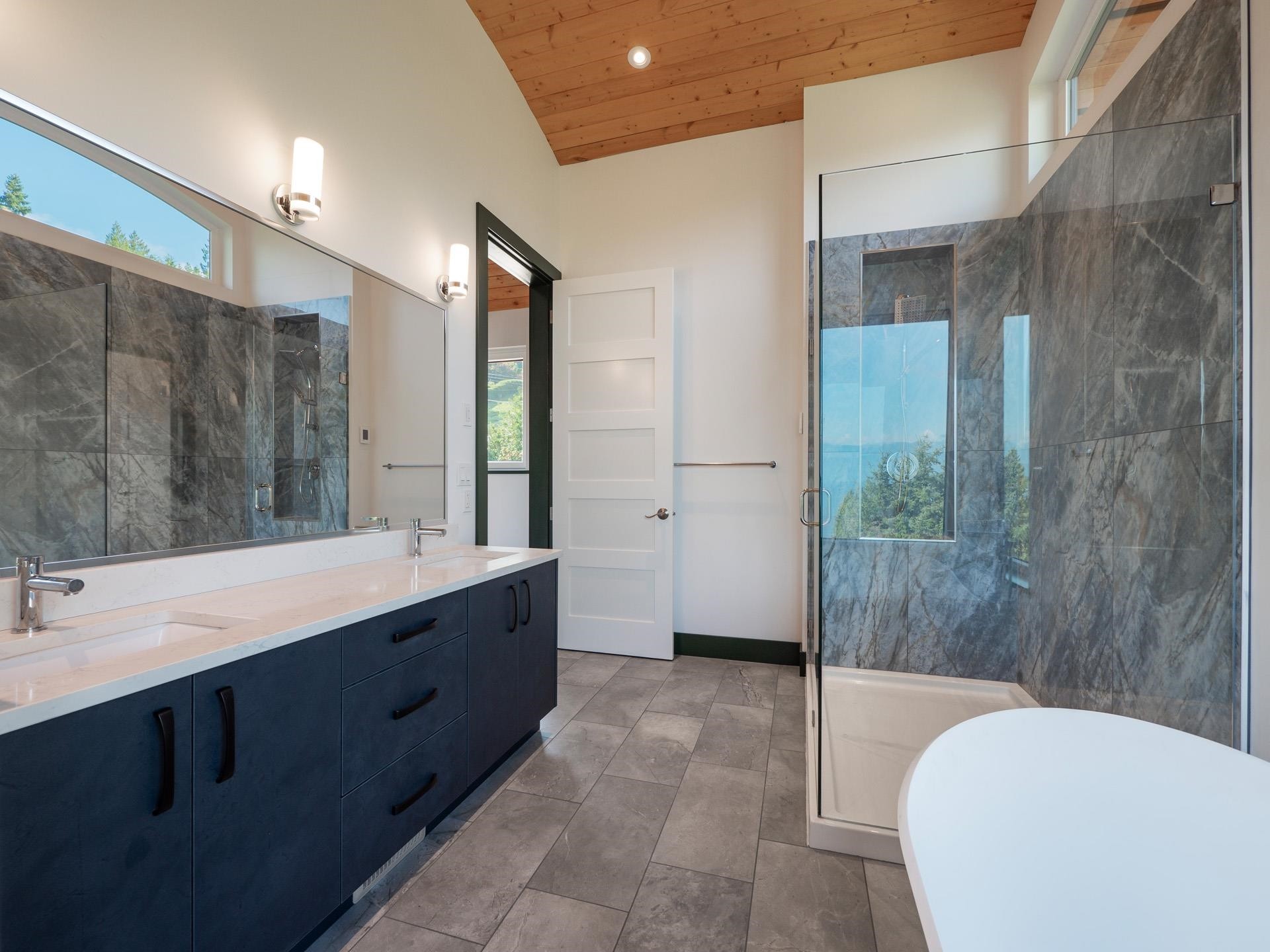 1832 North Road, Gibsons, BC