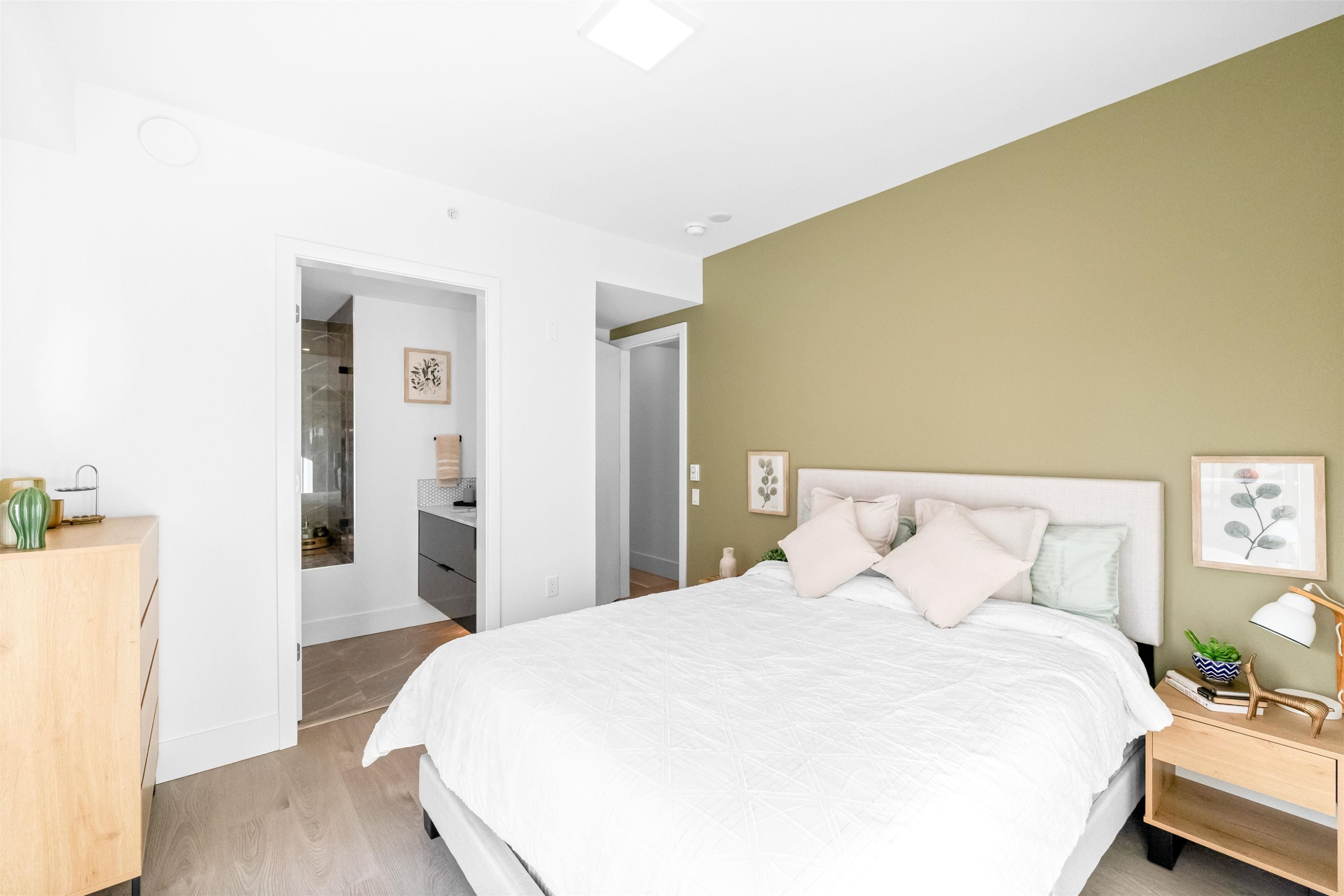 2069 1St Avenue E, Vancouver, BC