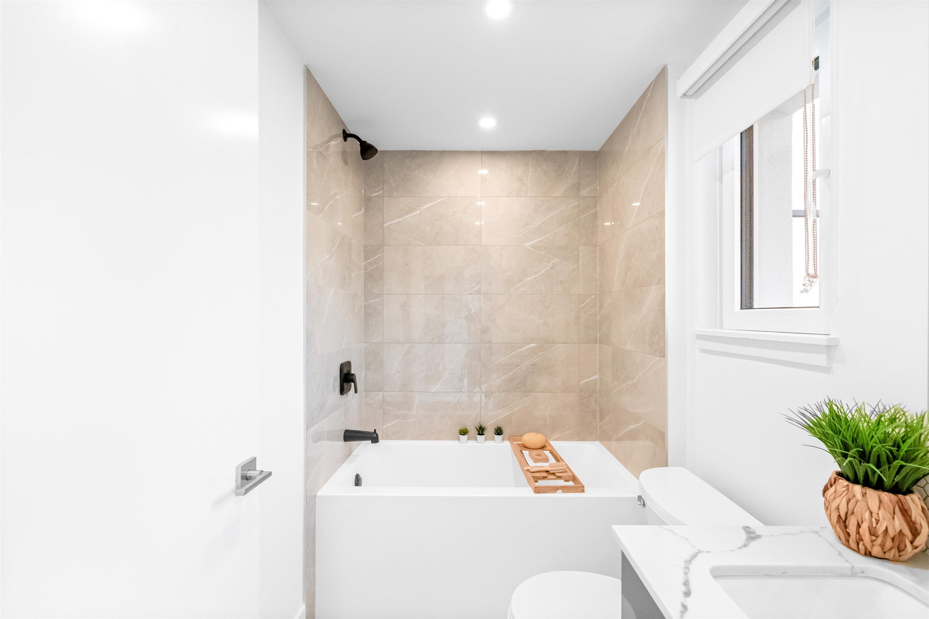 2069 1St Avenue E, Vancouver, BC