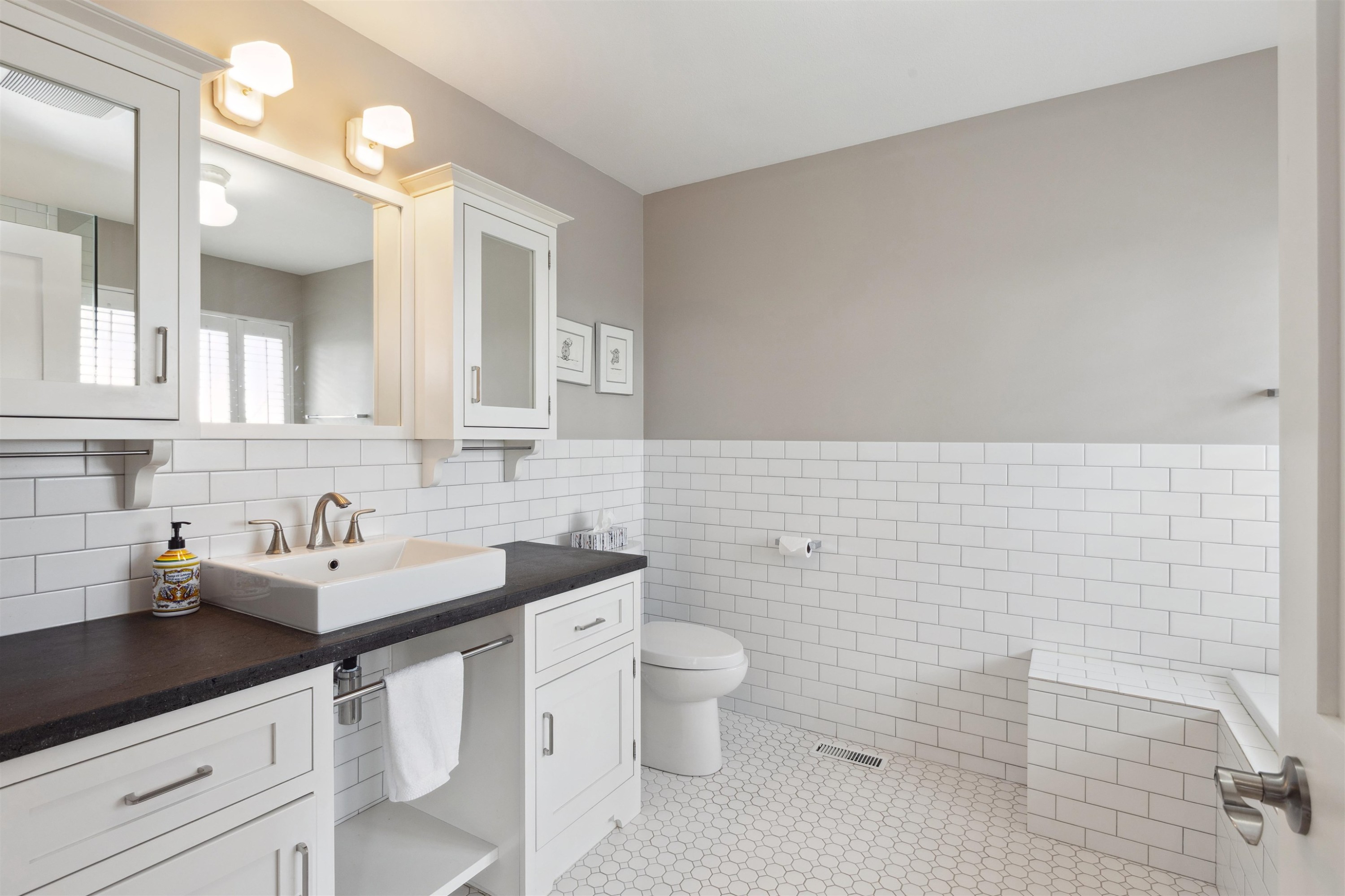 1274 Esquimalt Avenue, West Vancouver, BC