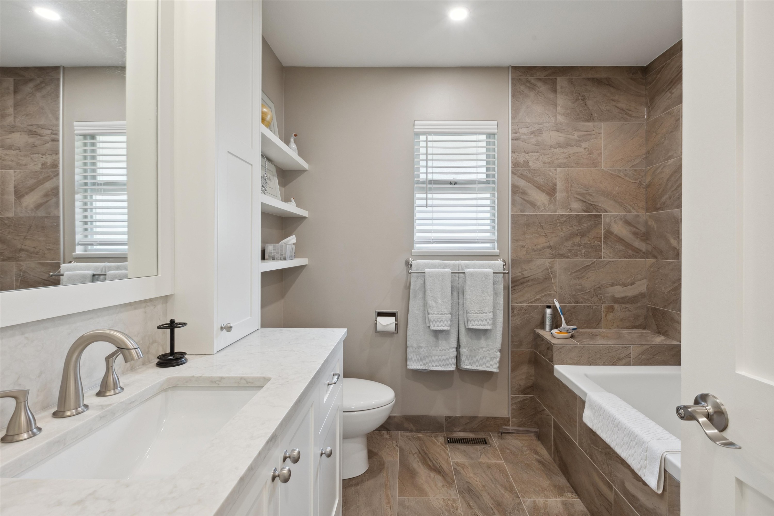 1274 Esquimalt Avenue, West Vancouver, BC