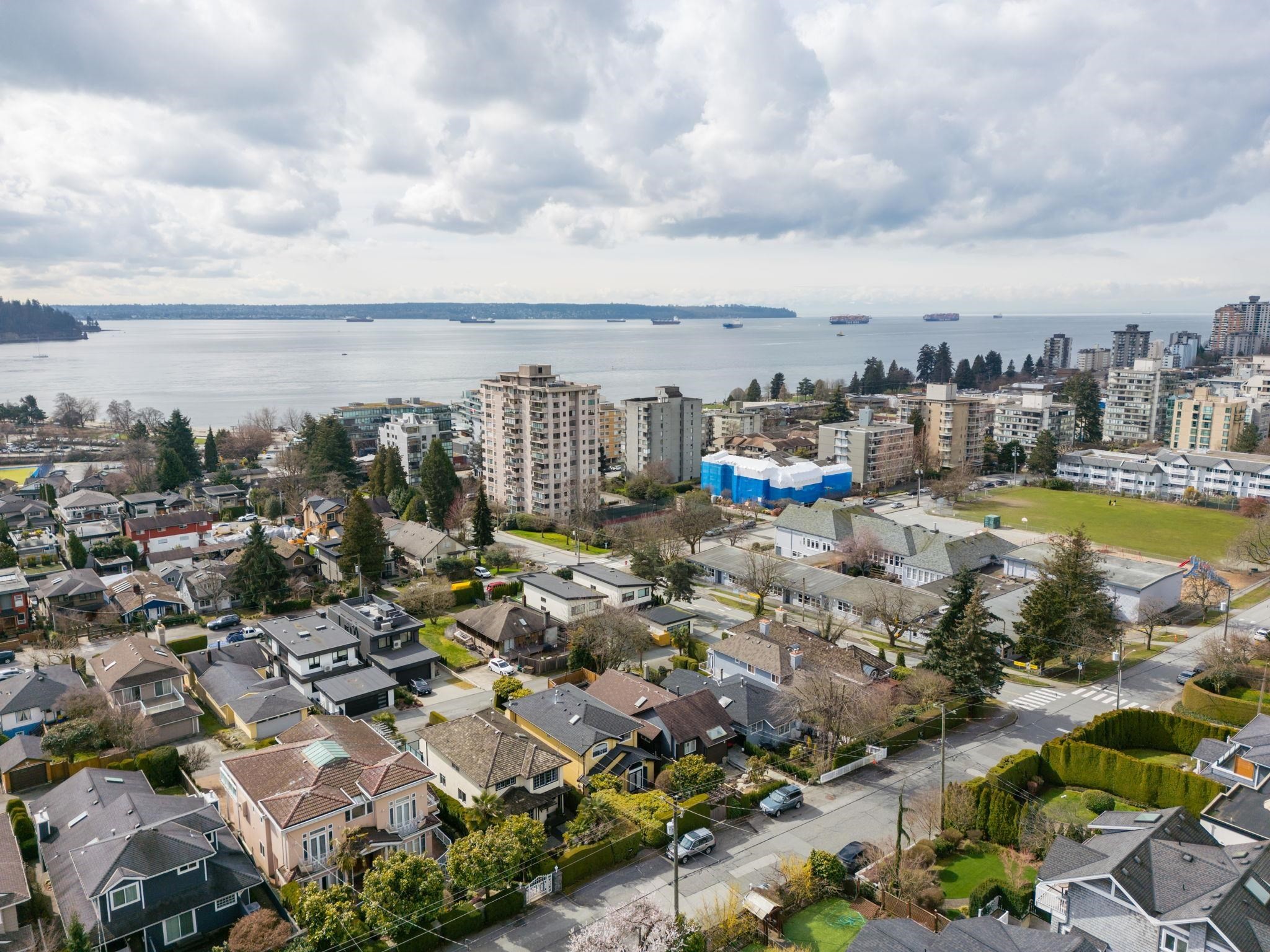 1274 Esquimalt Avenue, West Vancouver, BC