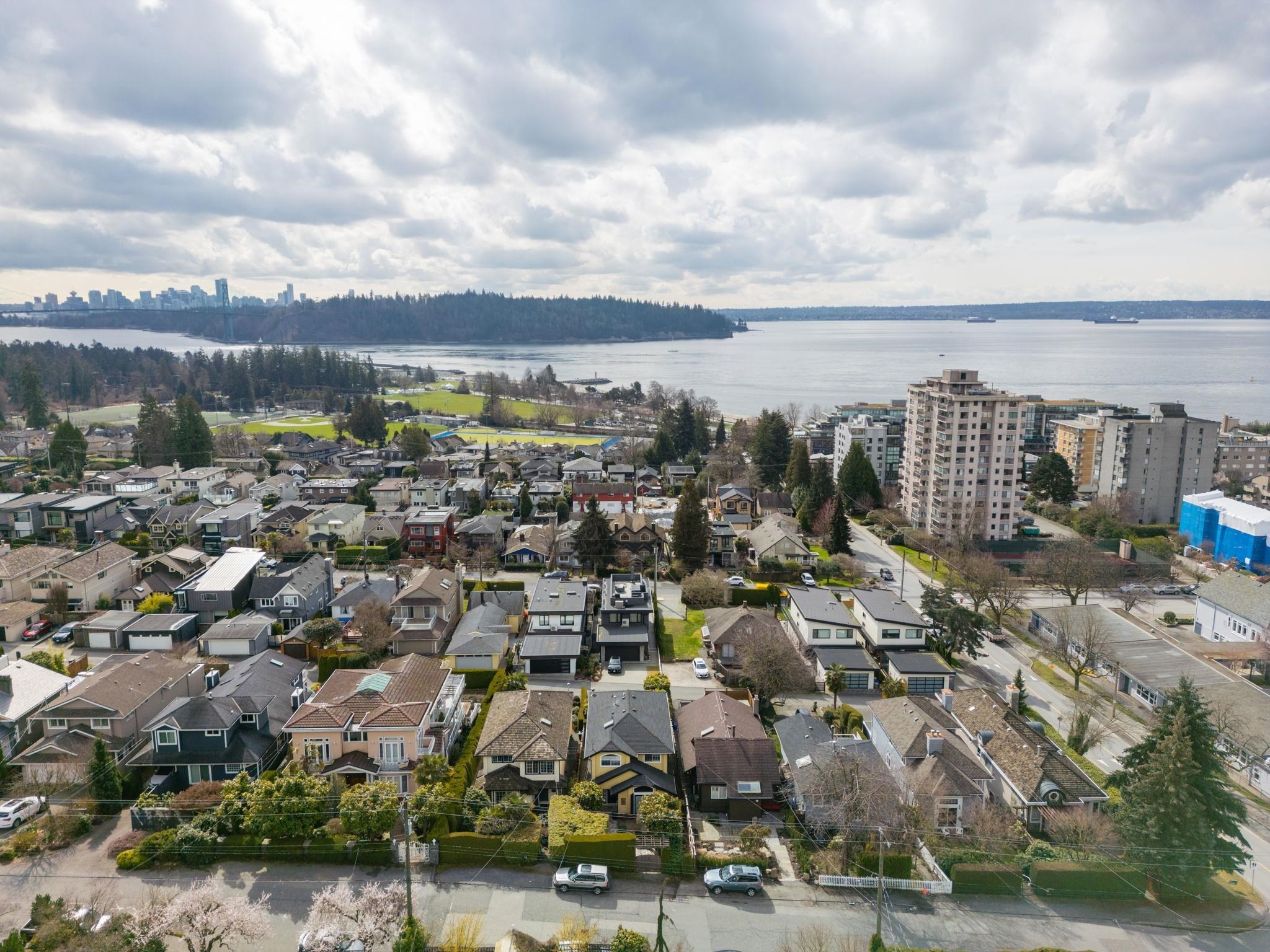 1274 Esquimalt Avenue, West Vancouver, BC