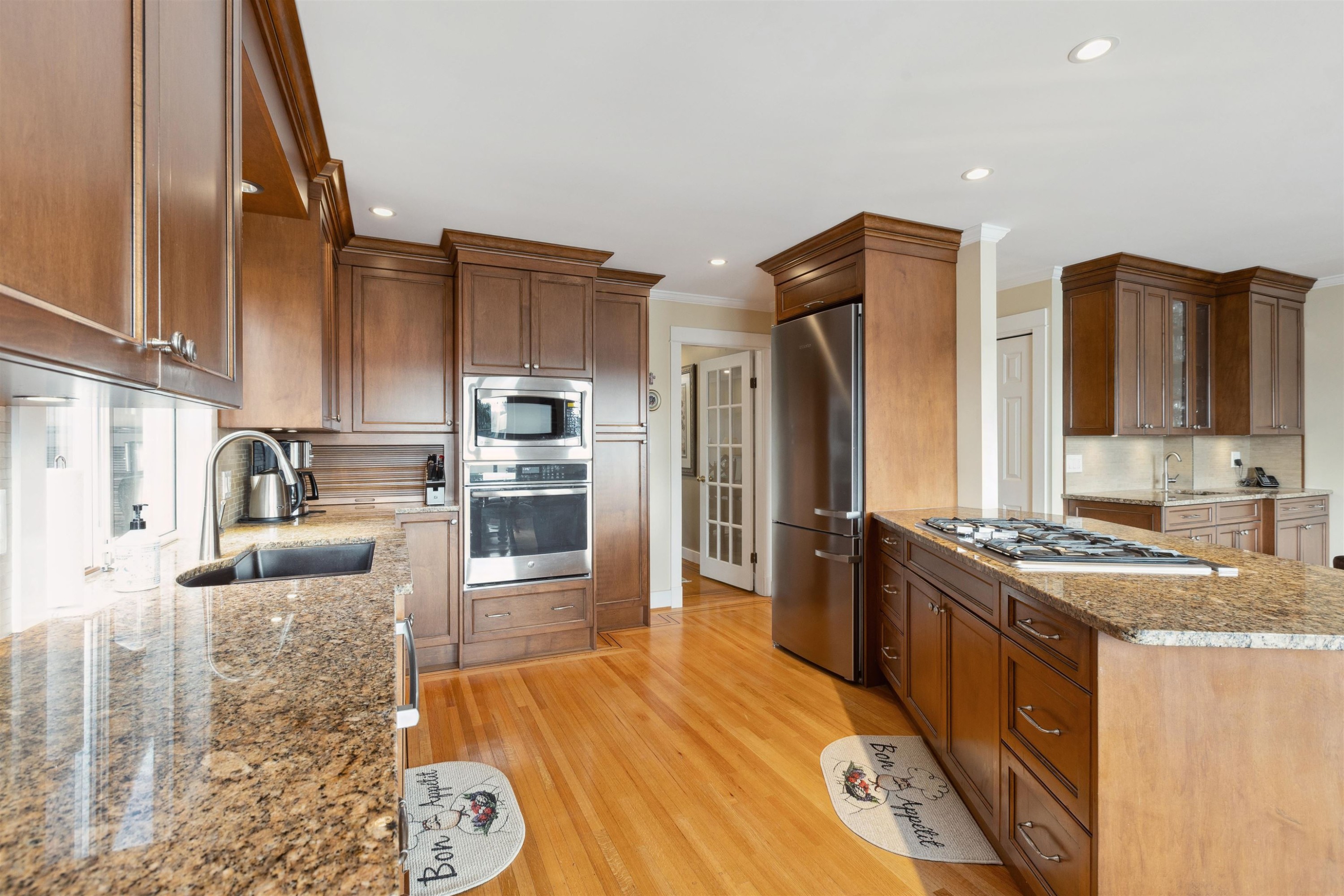 1274 Esquimalt Avenue, West Vancouver, BC