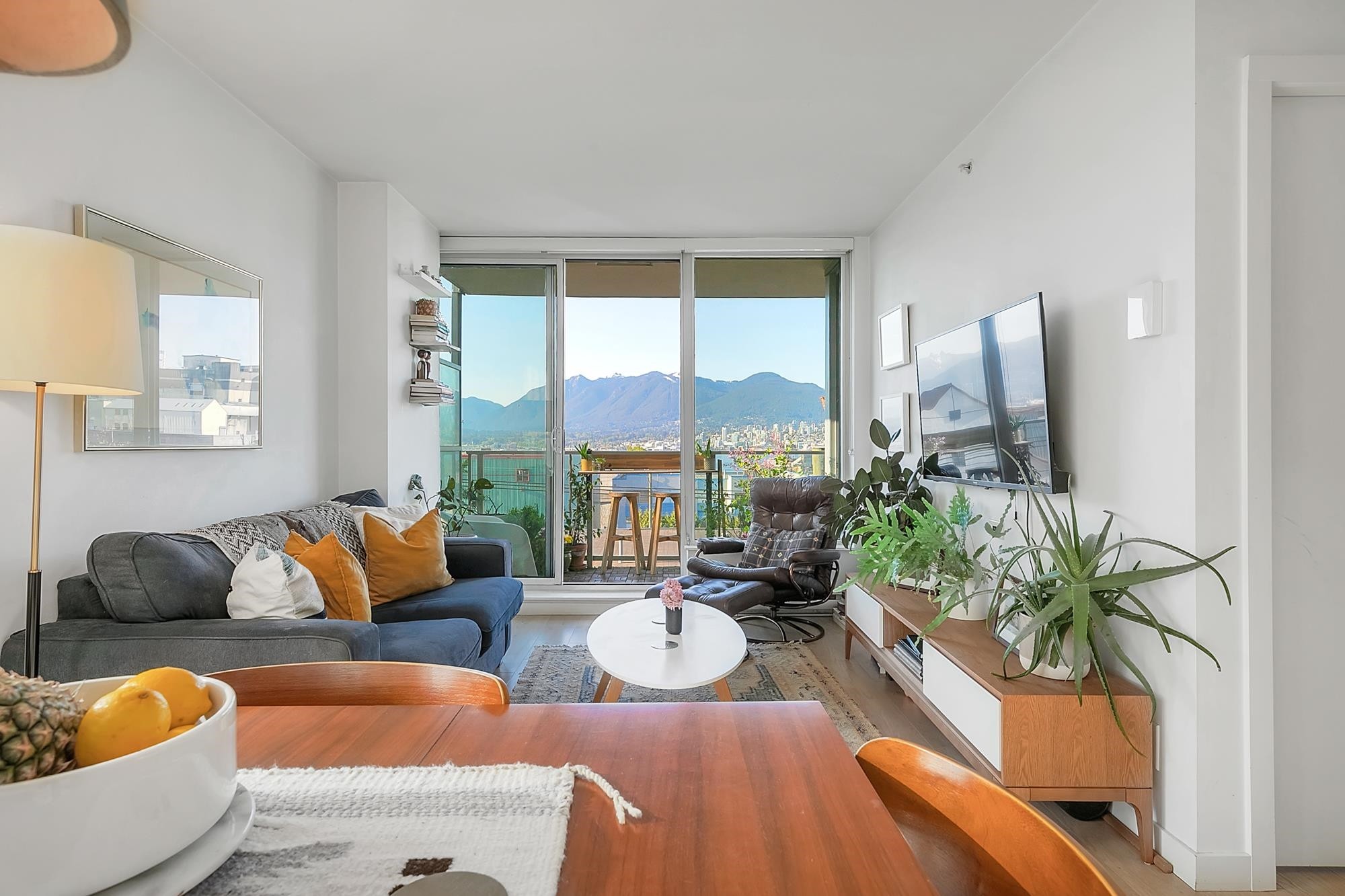 302-933 Hastings Street E, Vancouver, BC