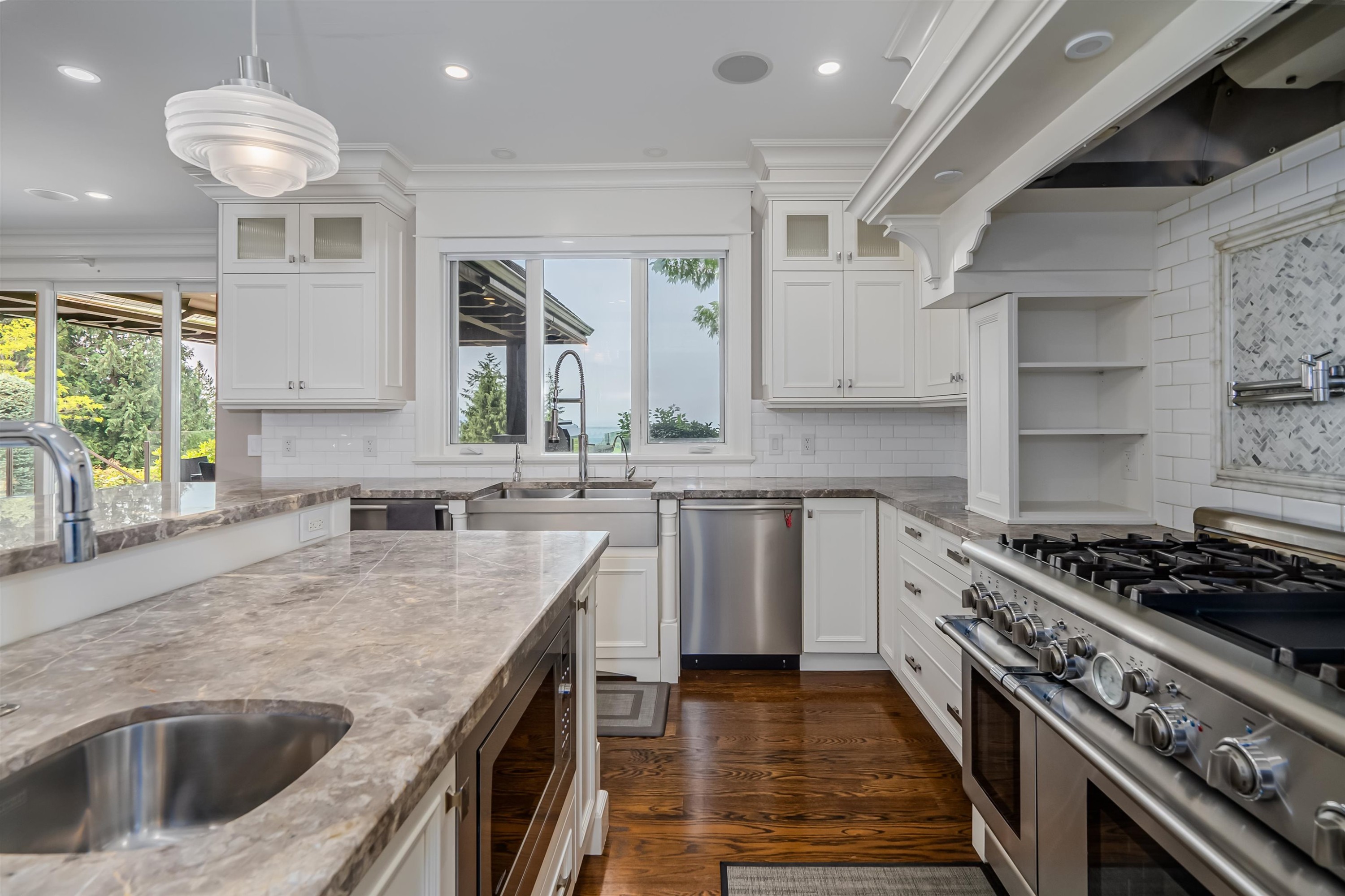 2638 Queens Avenue, West Vancouver, BC