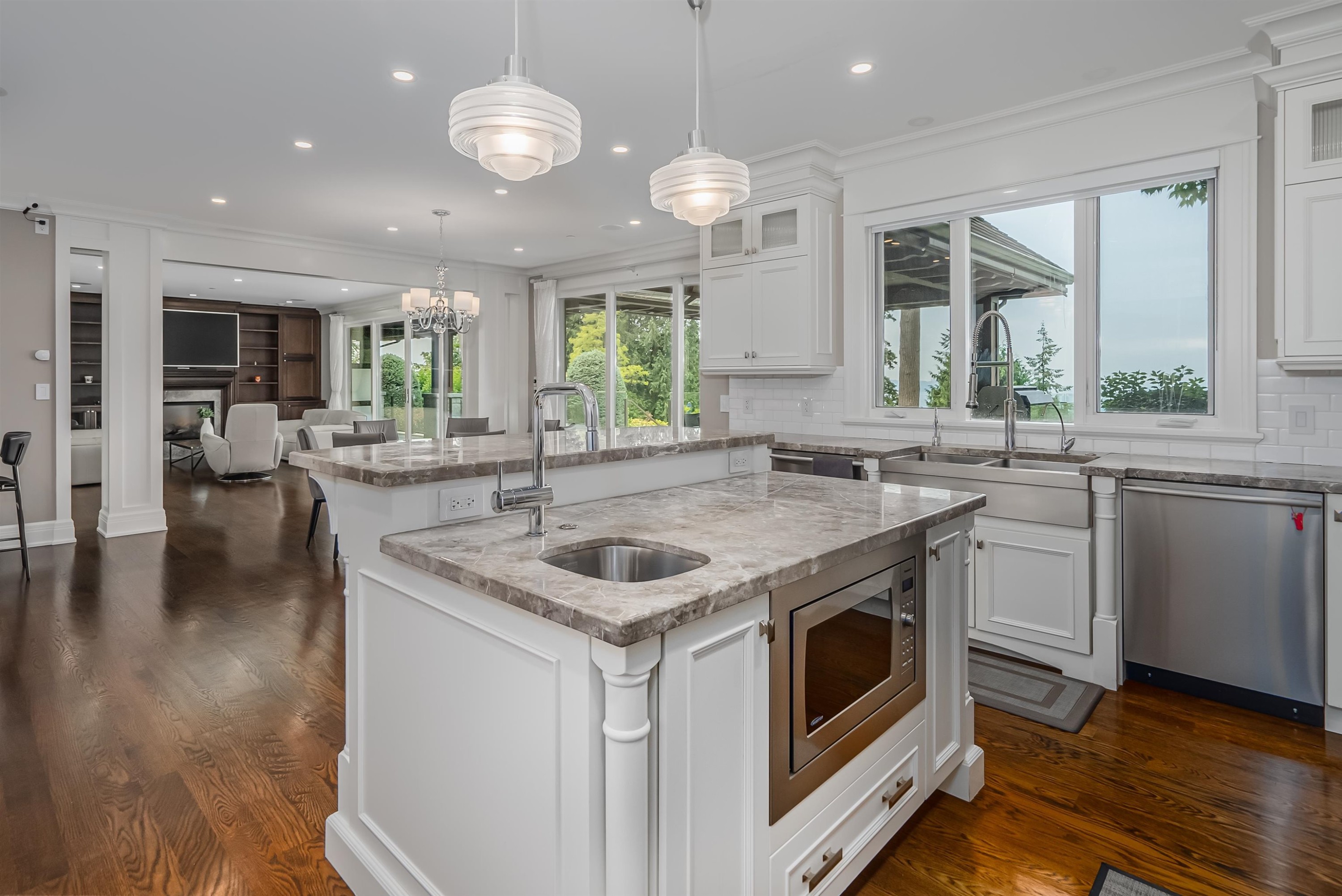 2638 Queens Avenue, West Vancouver, BC