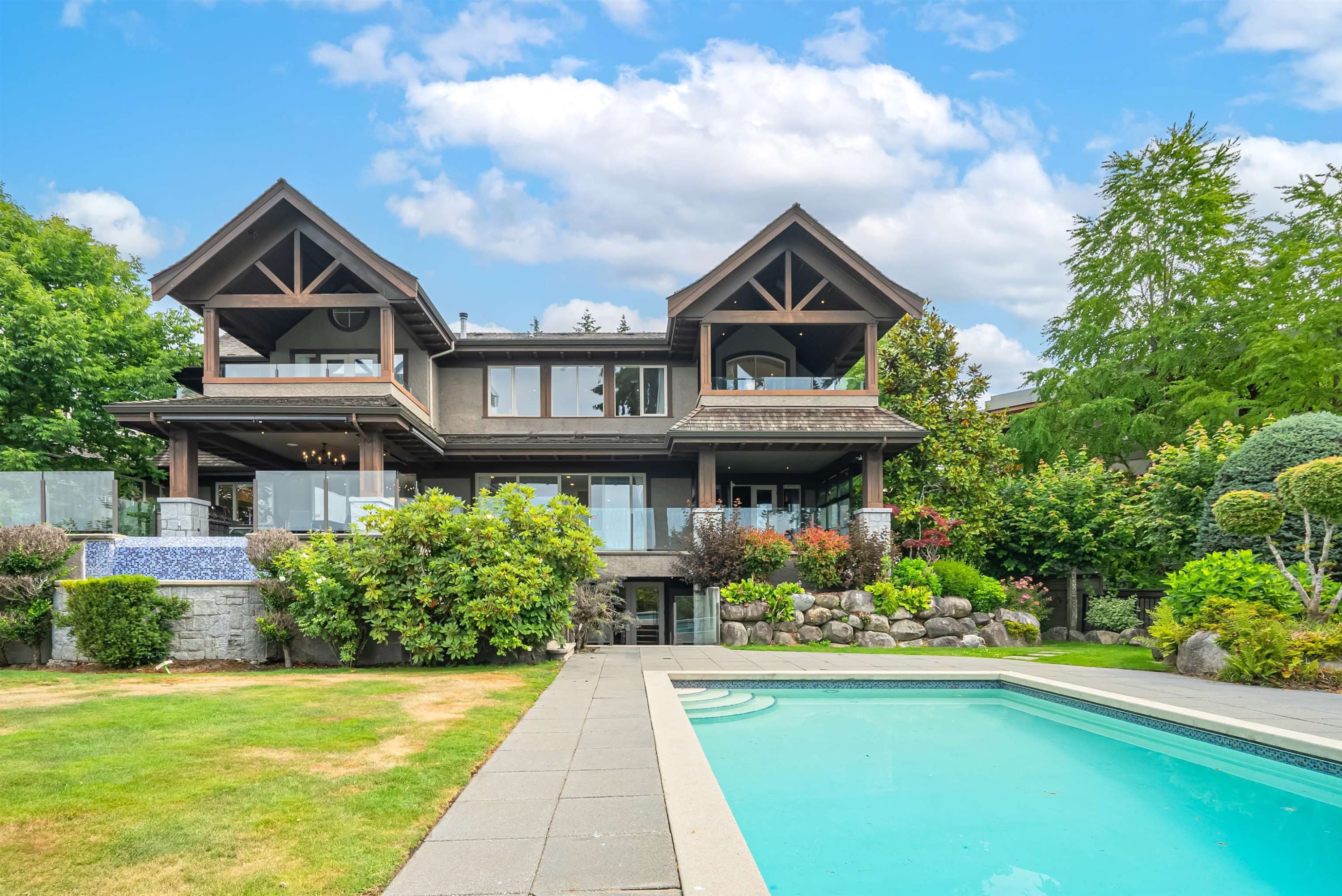 2638 Queens Avenue, West Vancouver, BC