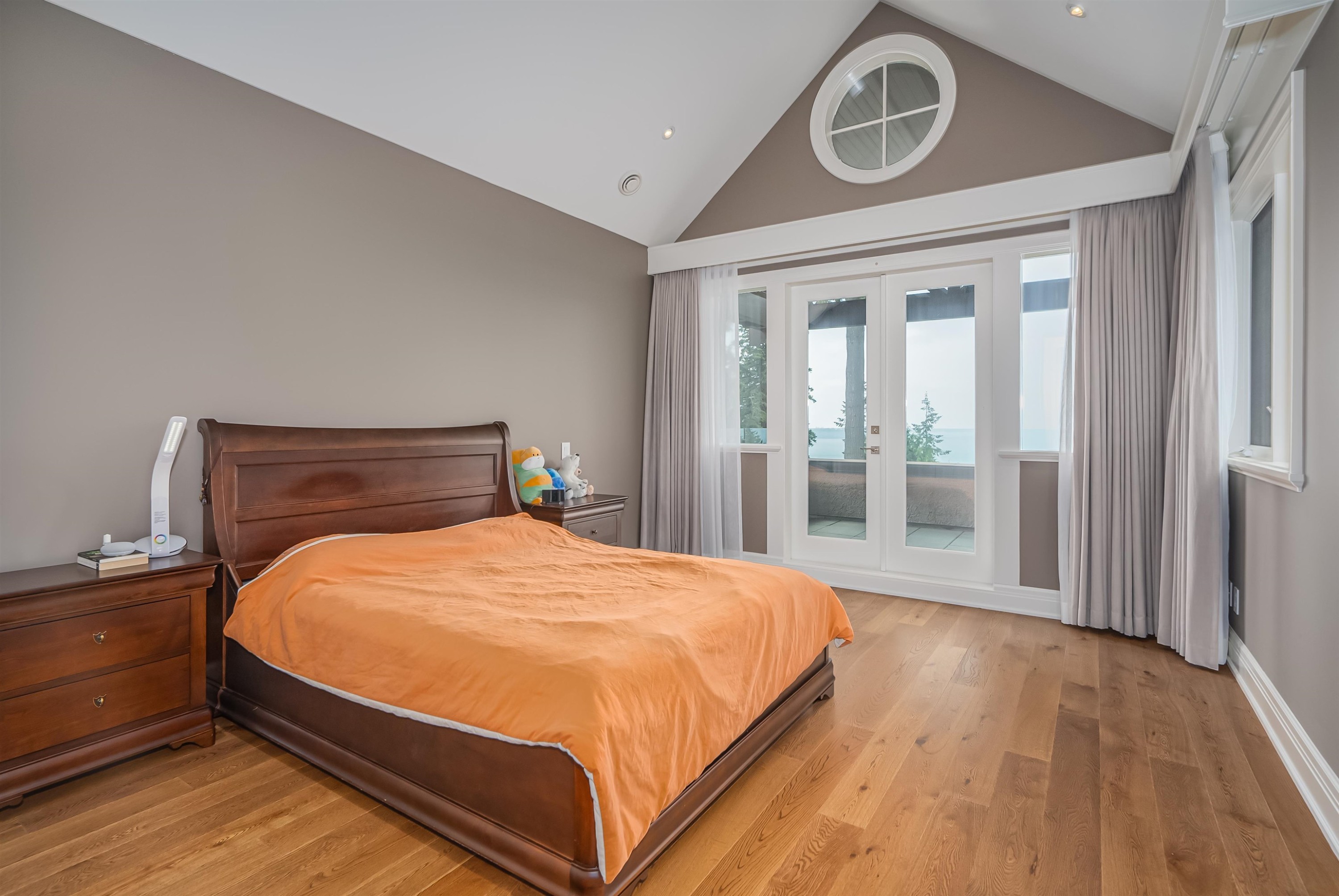 2638 Queens Avenue, West Vancouver, BC