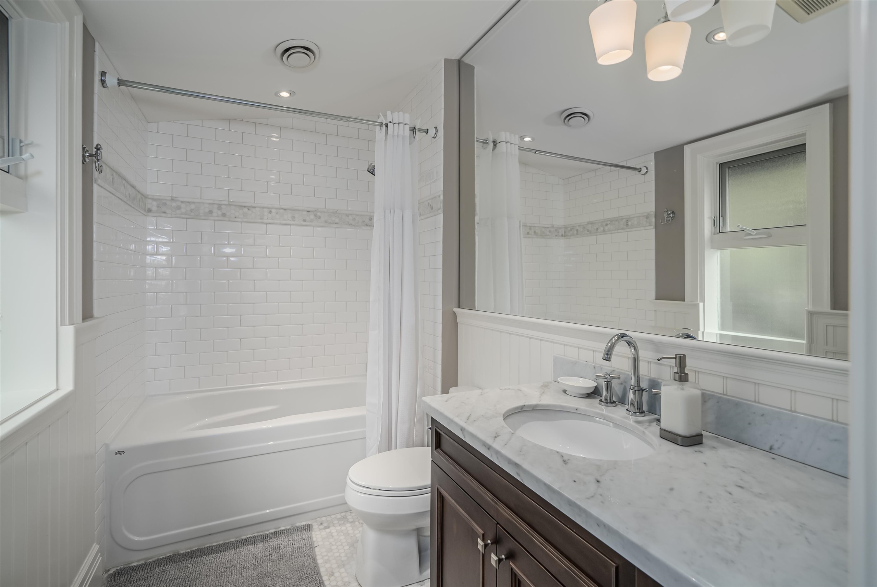 2638 Queens Avenue, West Vancouver, BC