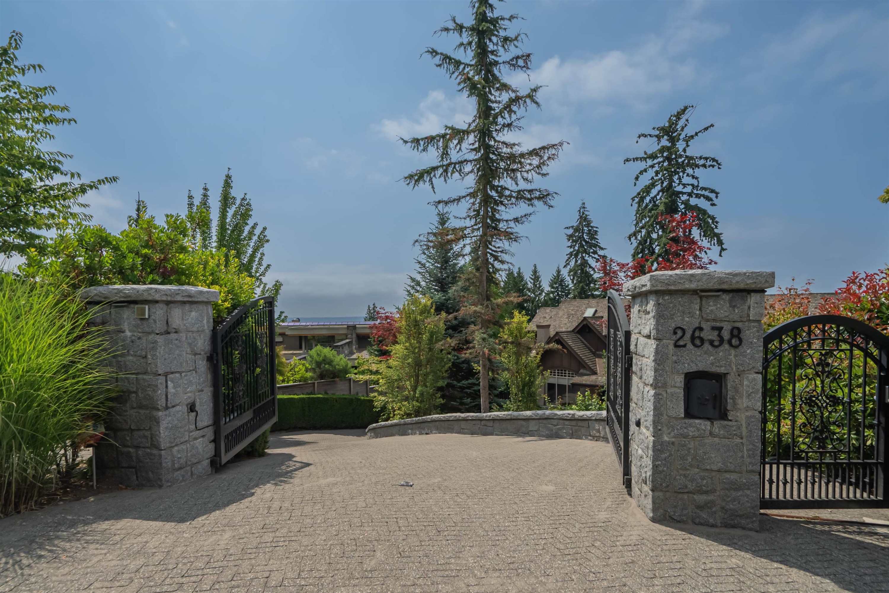 2638 Queens Avenue, West Vancouver, BC