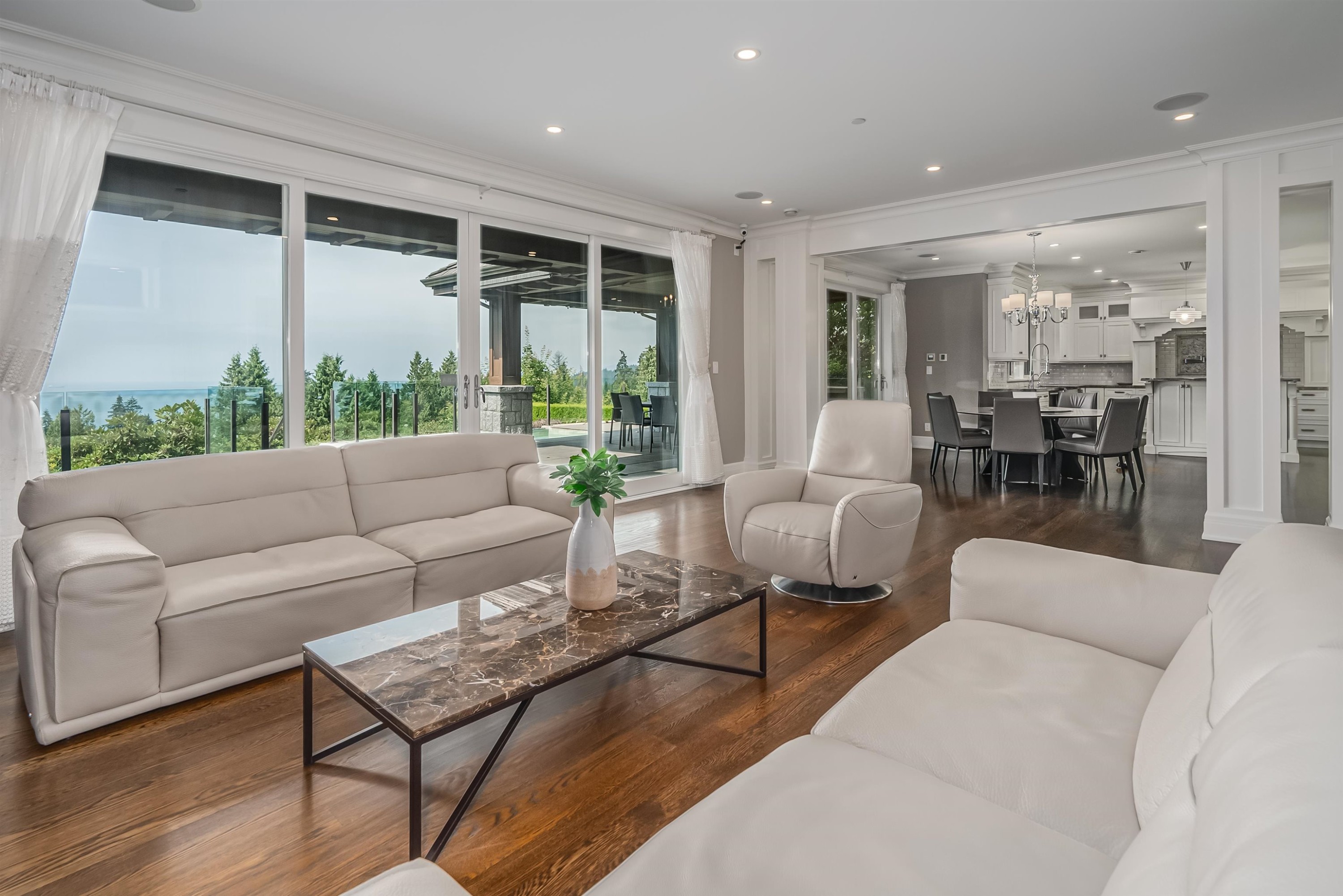 2638 Queens Avenue, West Vancouver, BC