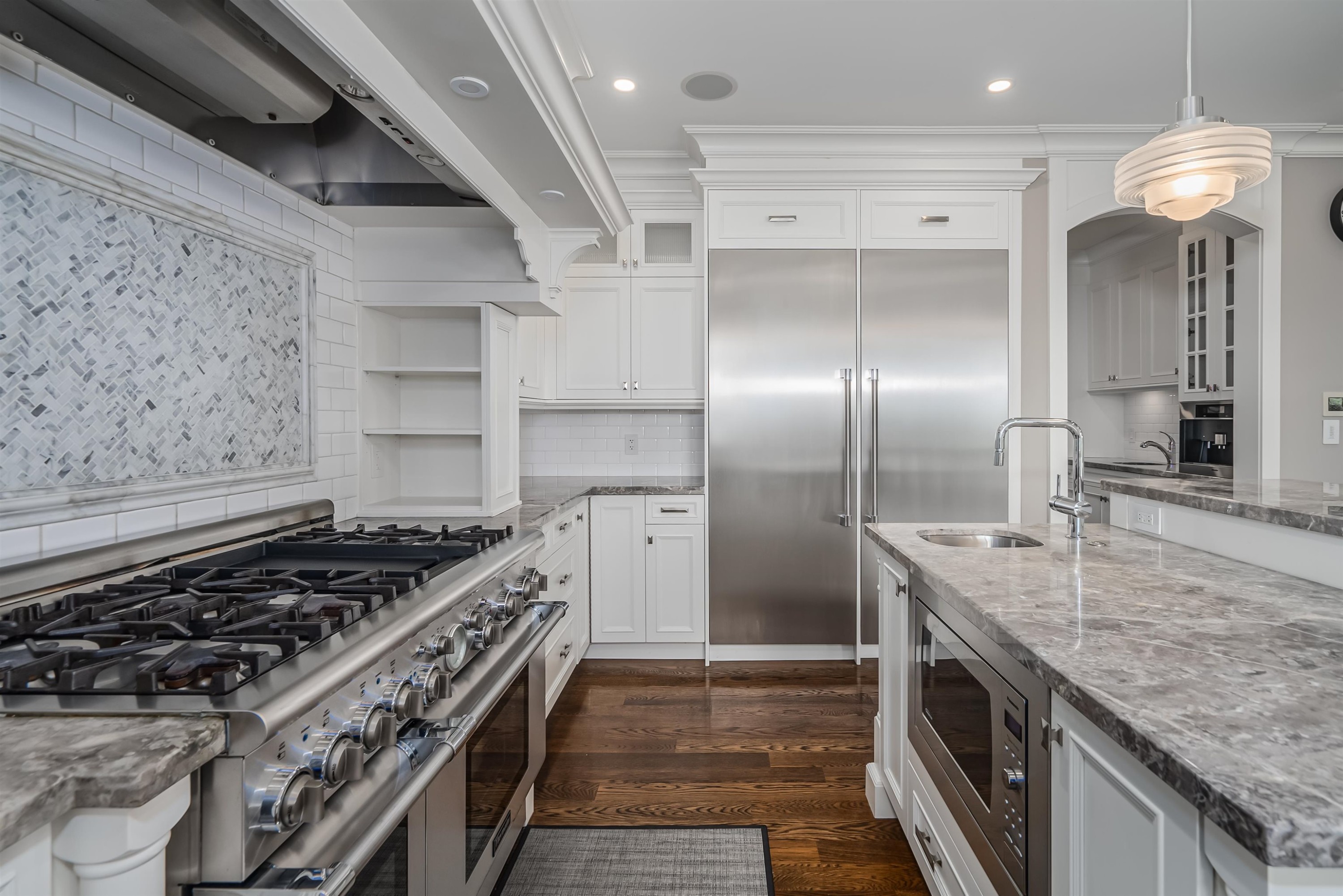 2638 Queens Avenue, West Vancouver, BC