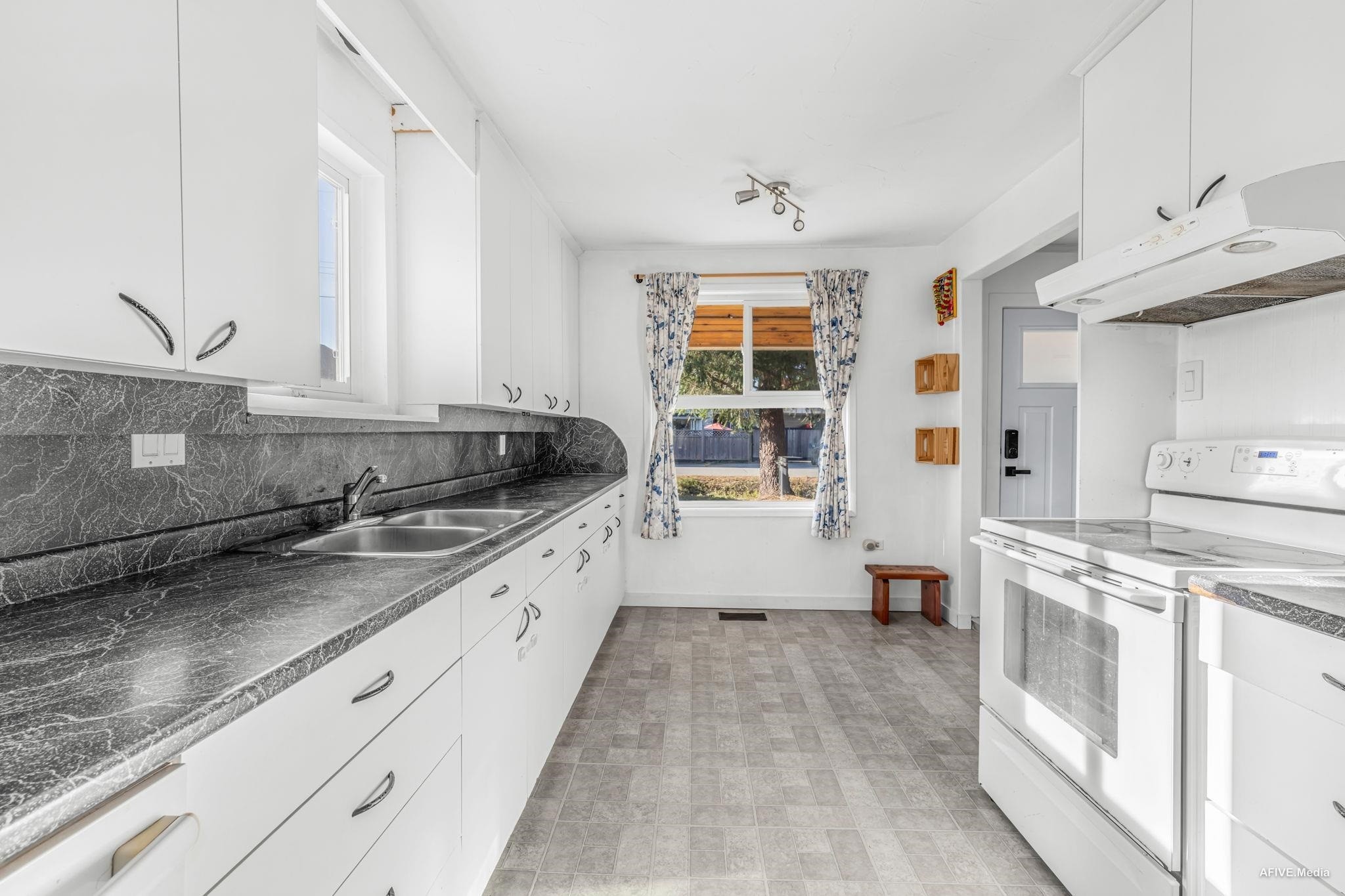 20258 Ospring Street, Maple Ridge, BC