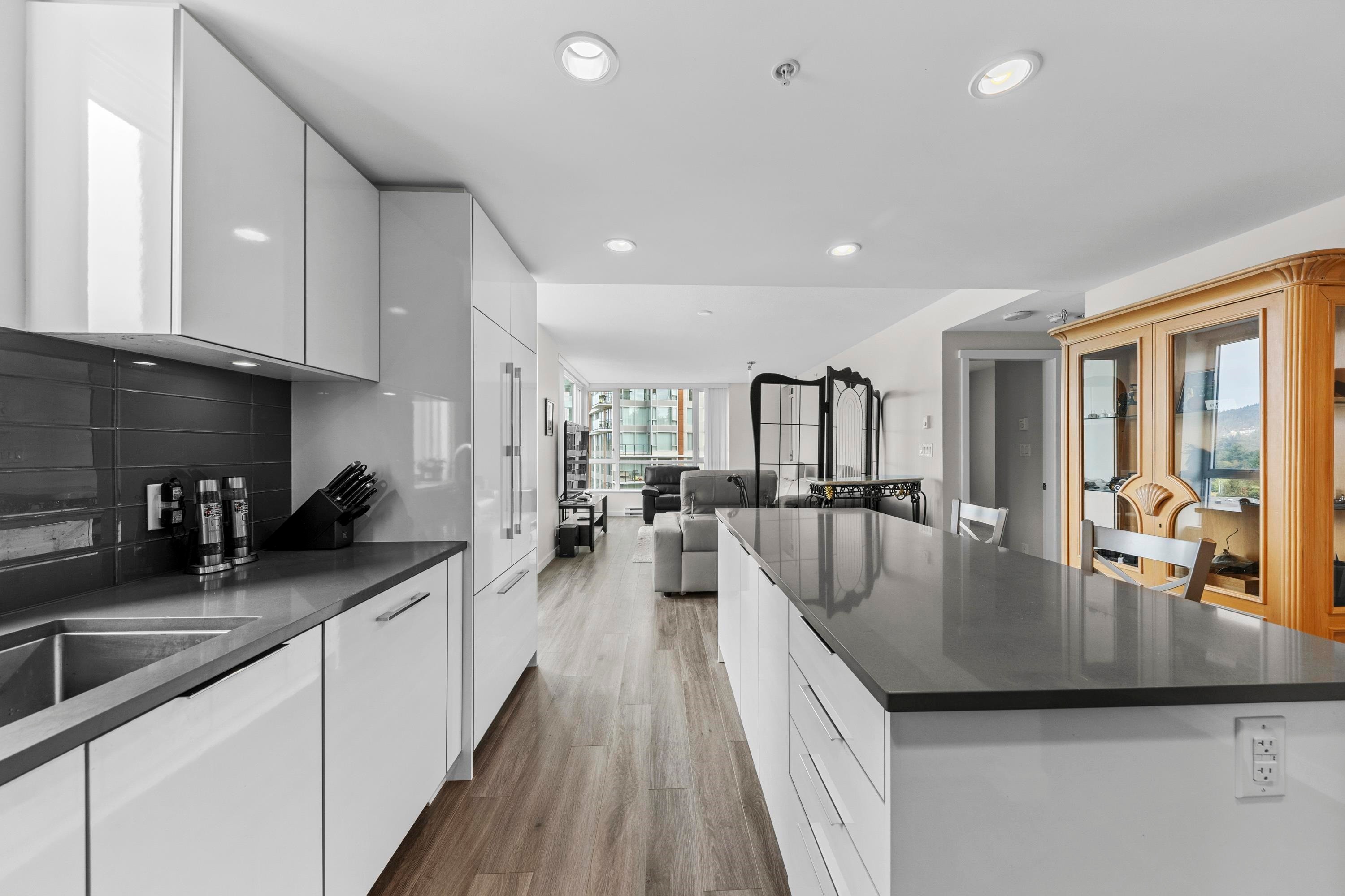 1001-3096 Windsor Gate, Coquitlam, BC