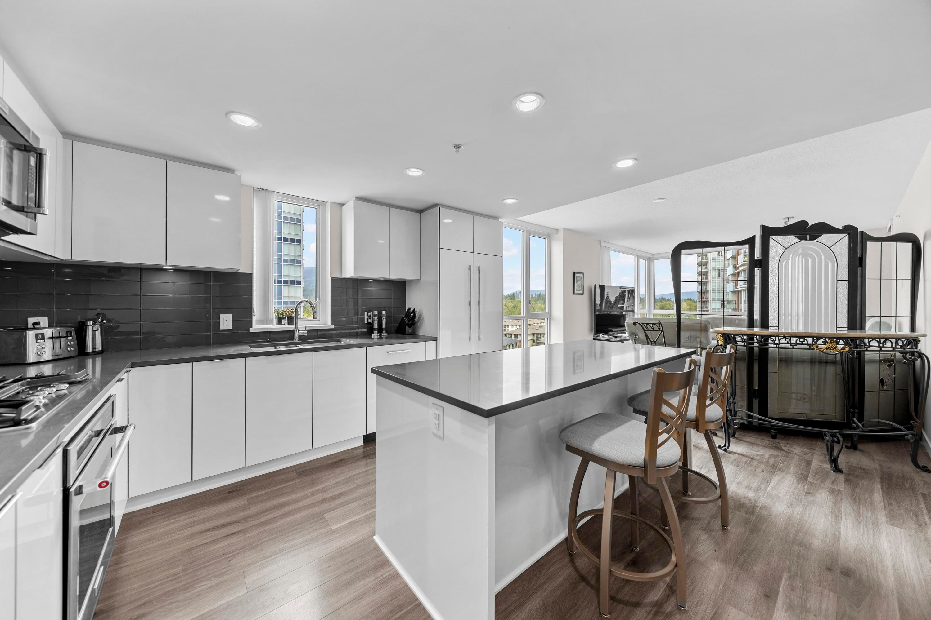 1001-3096 Windsor Gate, Coquitlam, BC