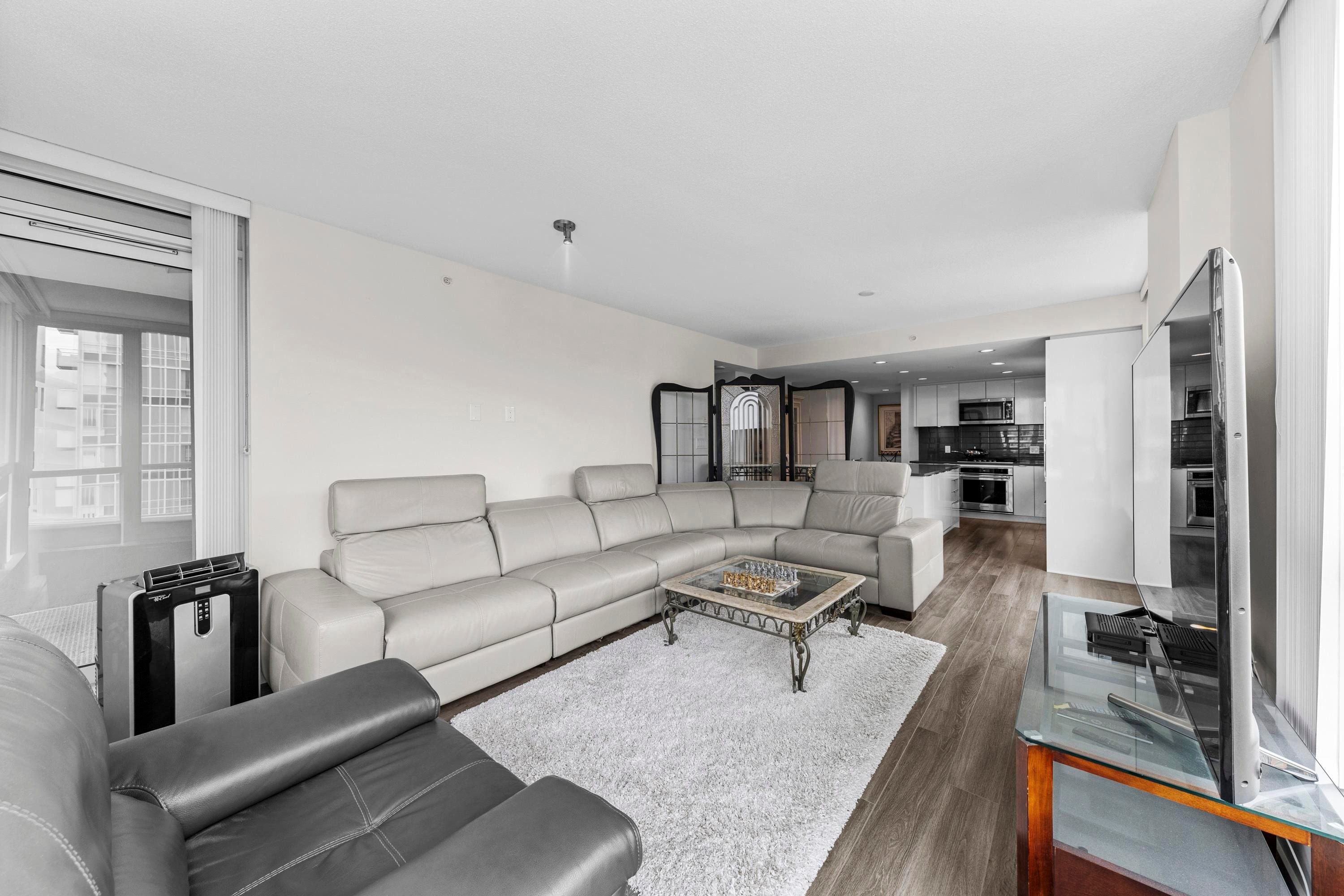 1001-3096 Windsor Gate, Coquitlam, BC