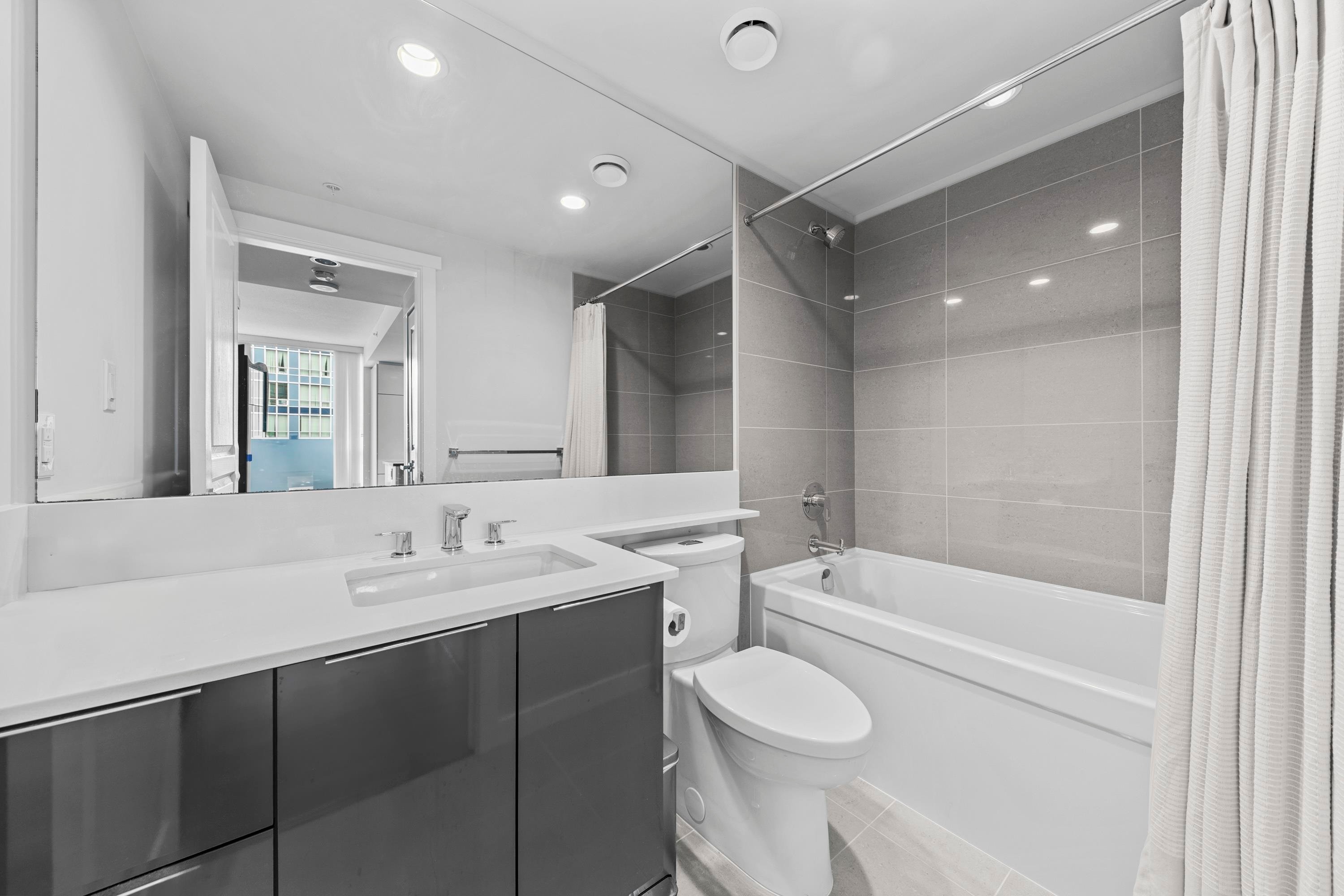 1001-3096 Windsor Gate, Coquitlam, BC