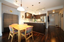 209-5682 Wharf Avenue Sechelt, BC V7Z 0J3