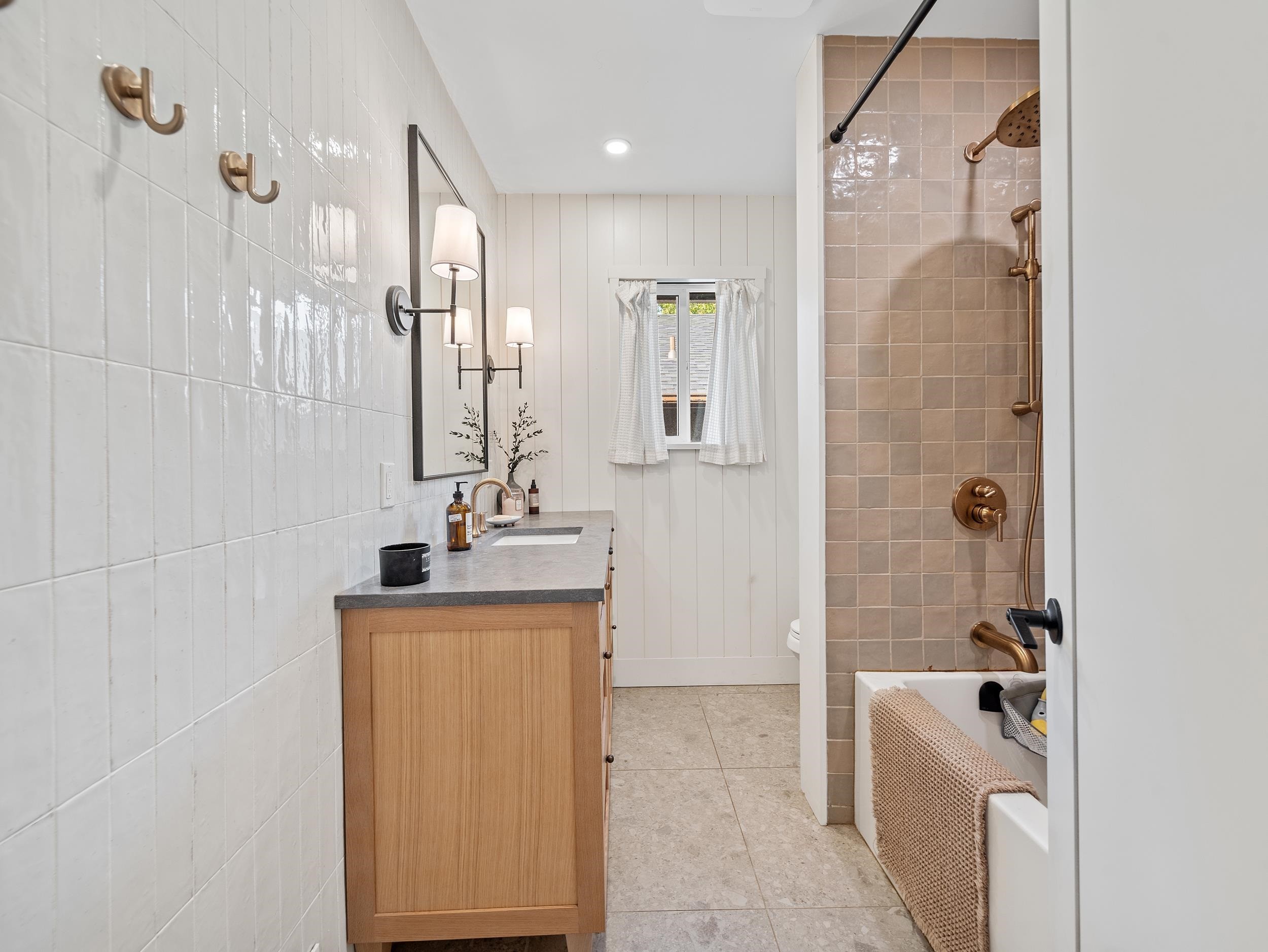 2624 1St Avenue E, Vancouver, BC