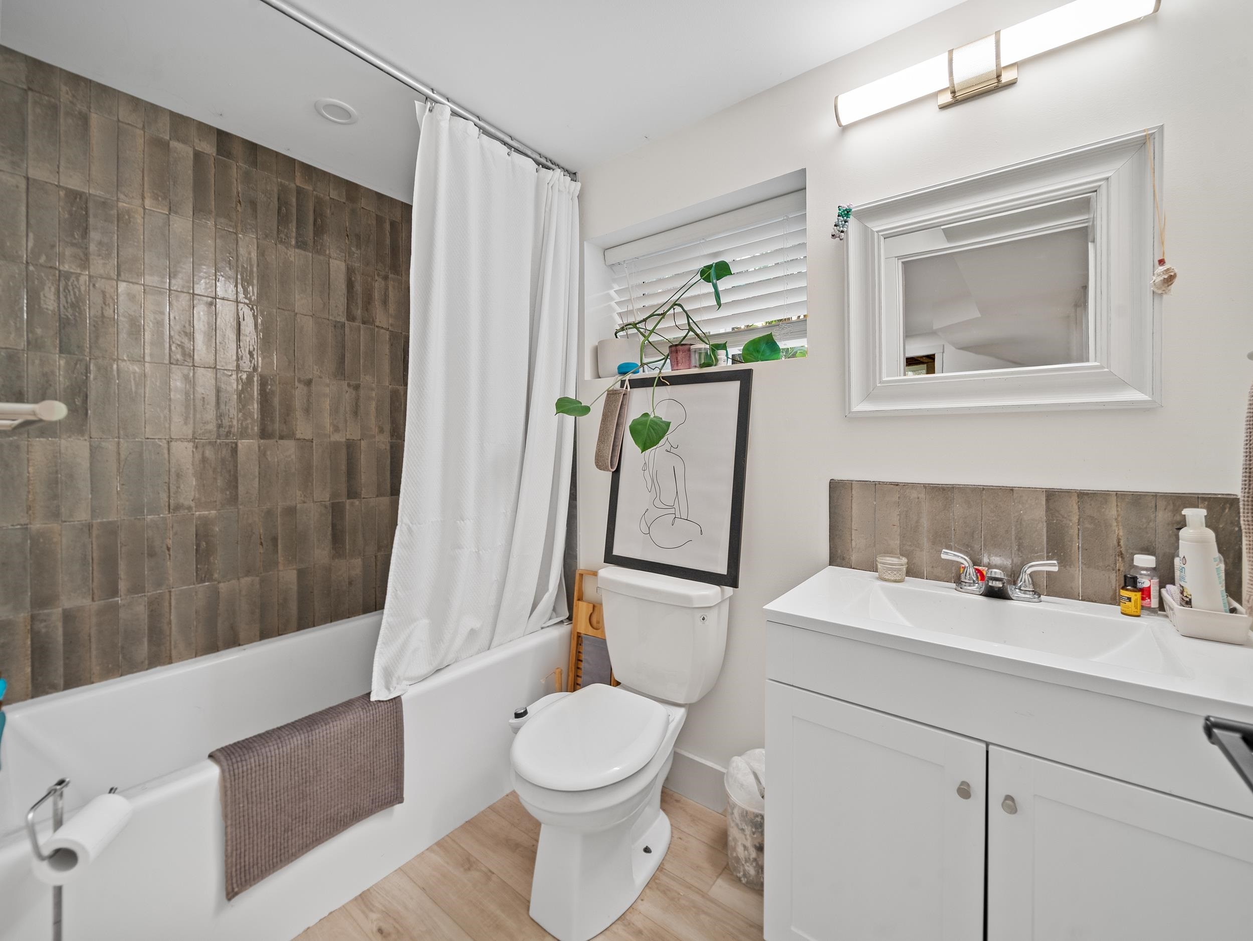 2624 1St Avenue E, Vancouver, BC