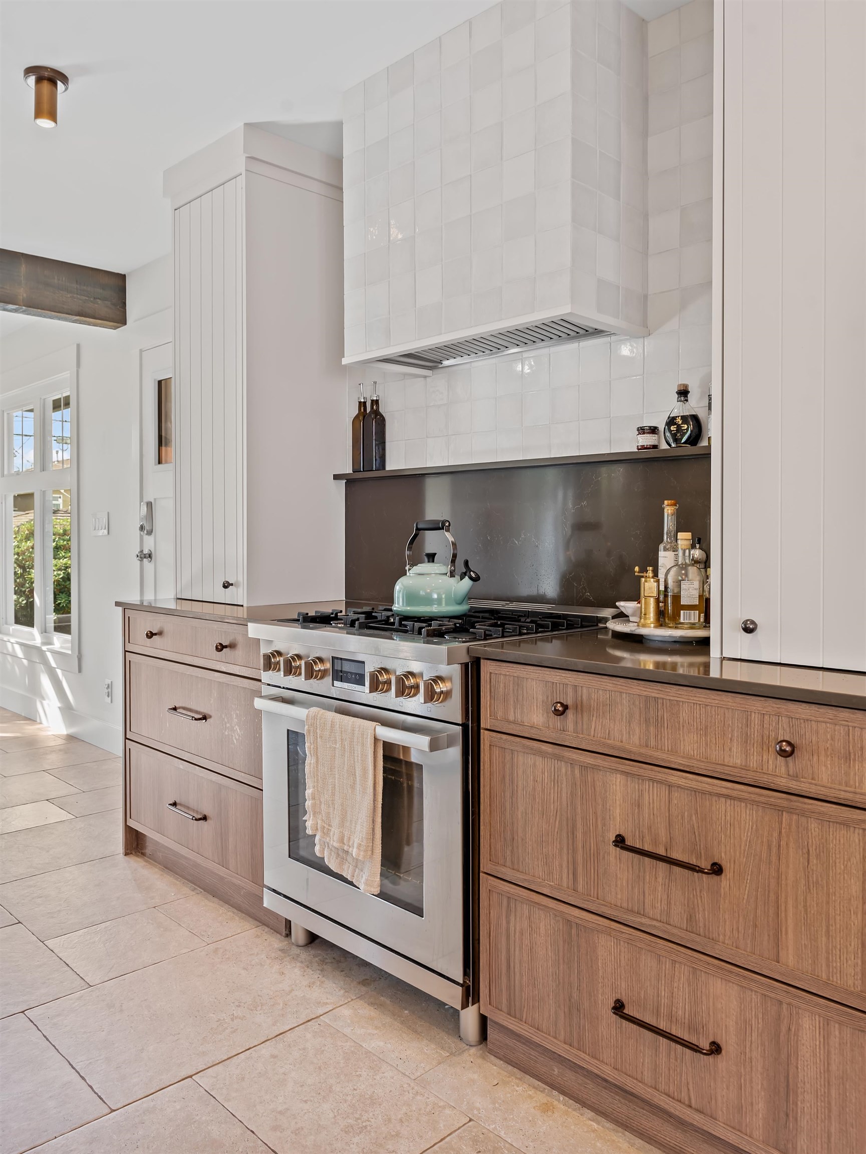 2624 1St Avenue E, Vancouver, BC