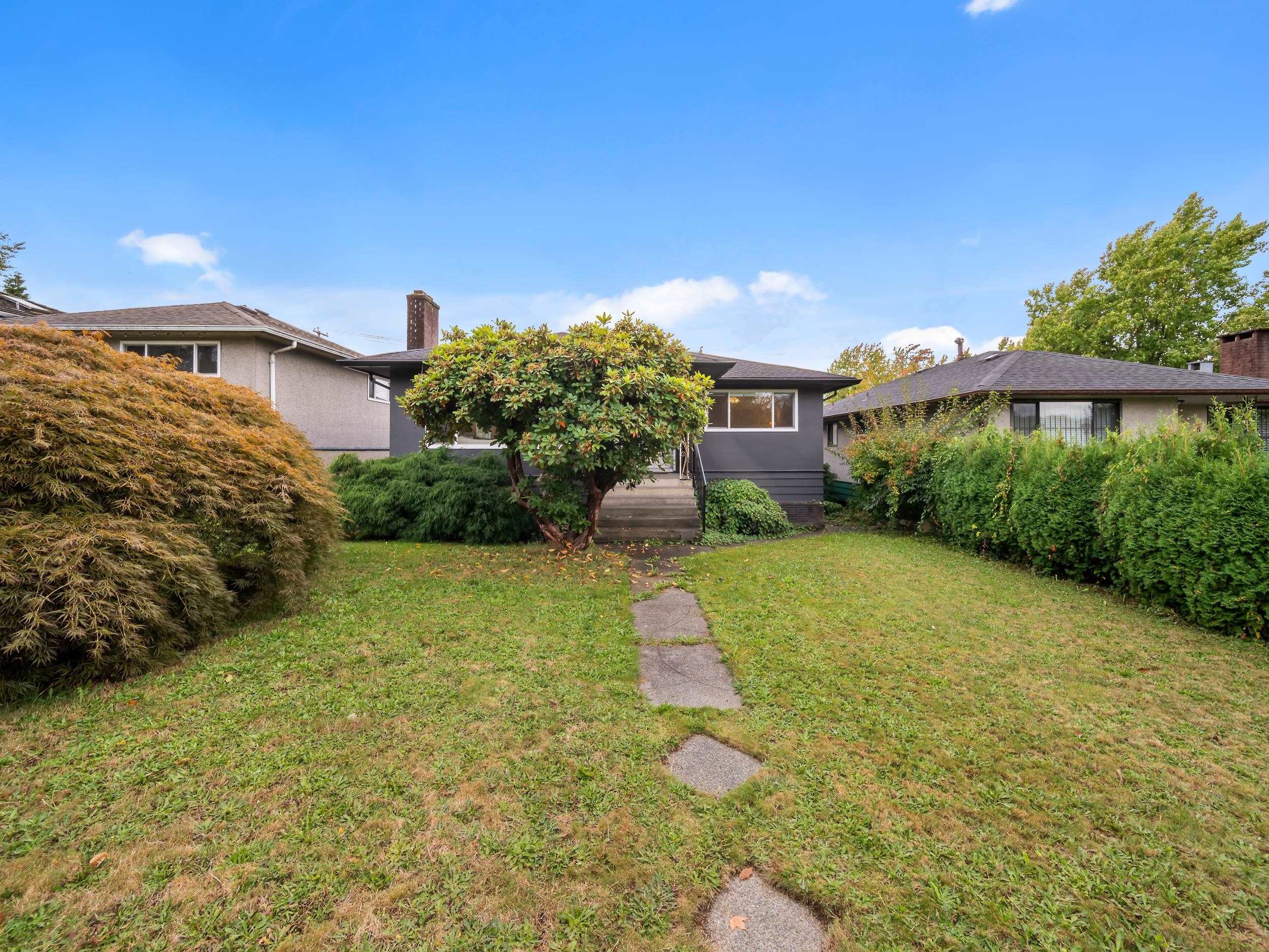 2624 1St Avenue E, Vancouver, BC