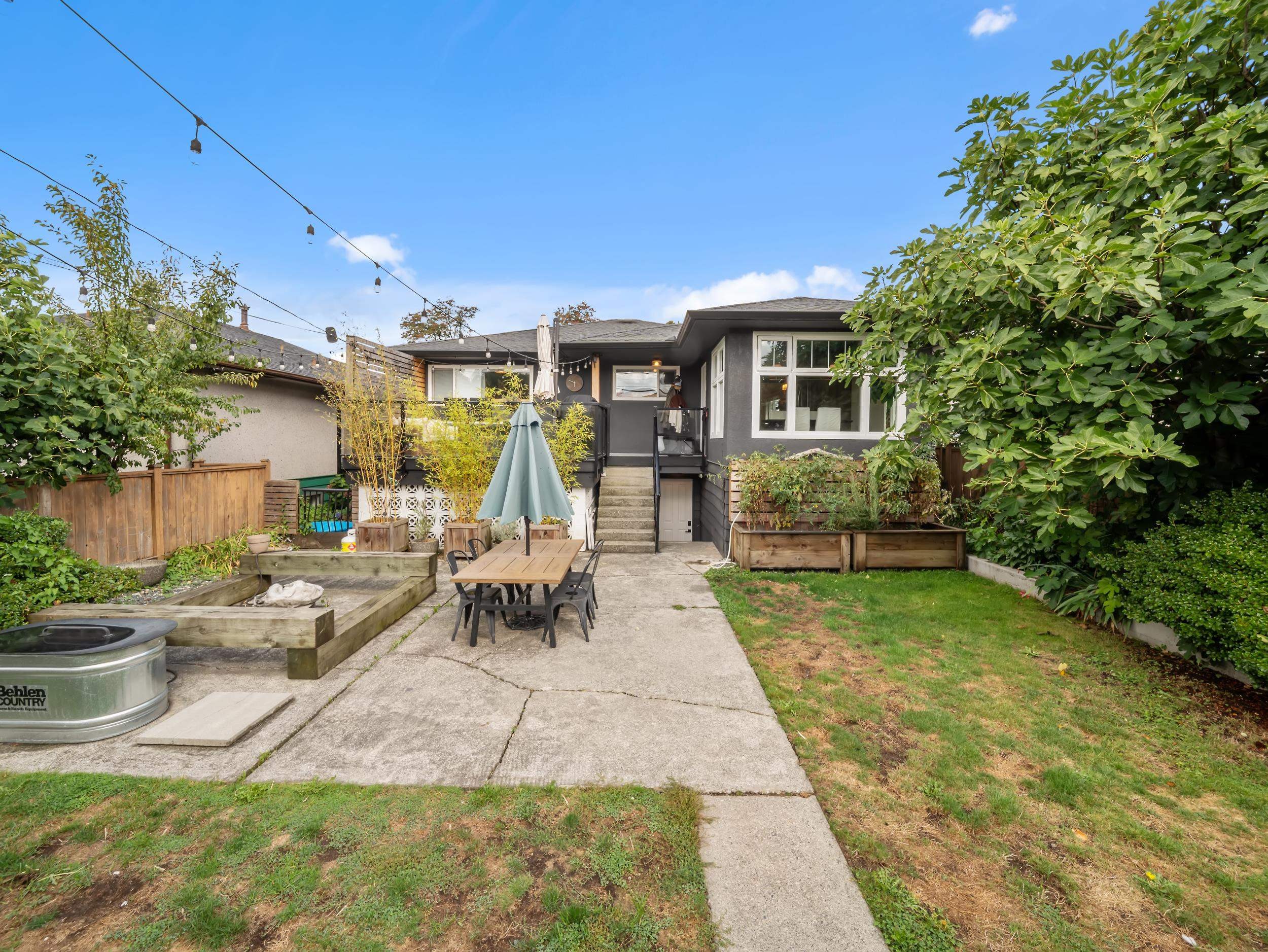 2624 1St Avenue E, Vancouver, BC
