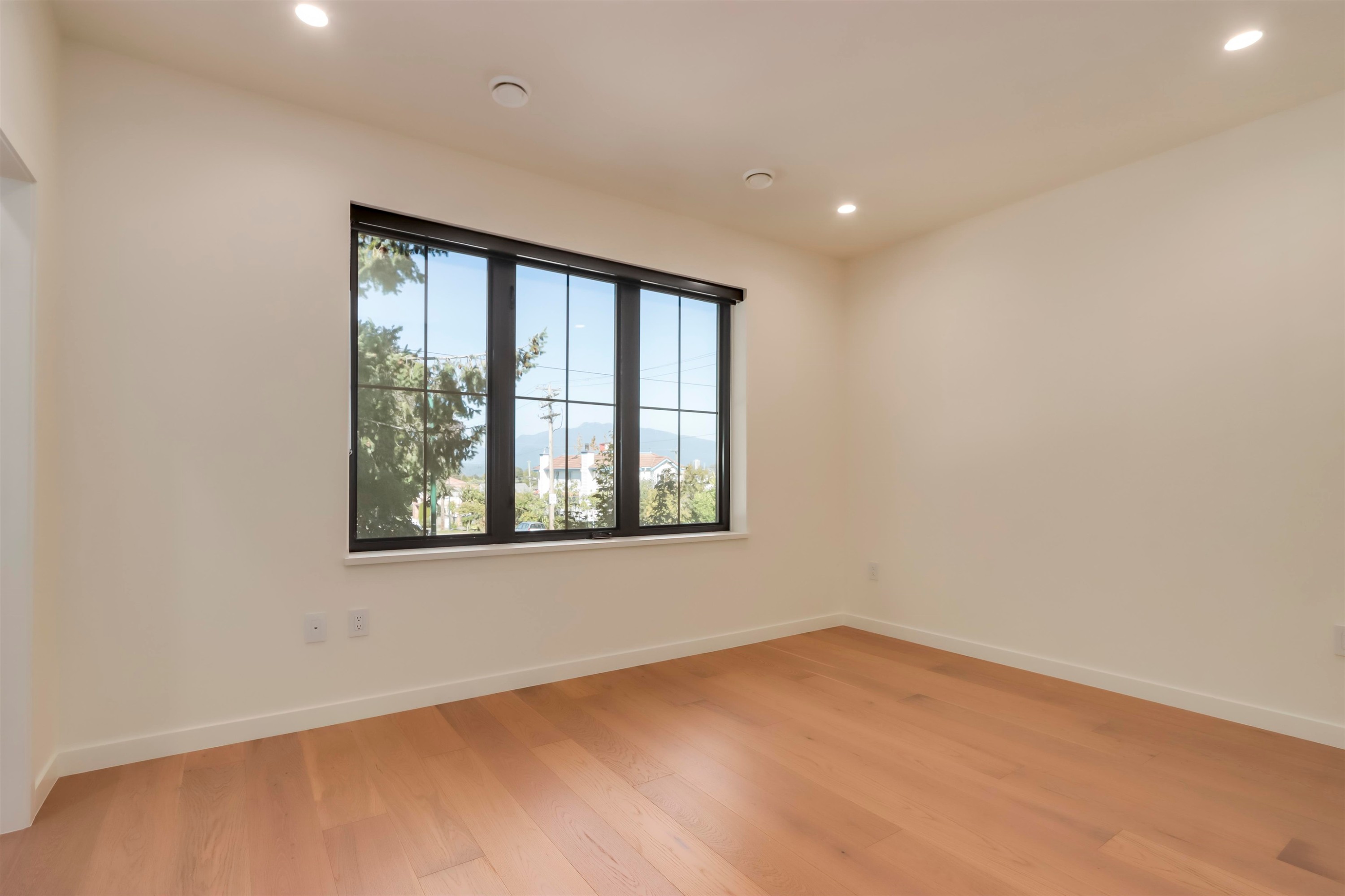 2698 5Th Avenue E, Vancouver, BC