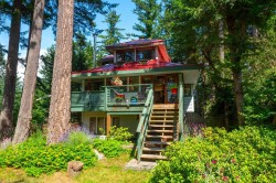 1261 Eagle's Nest Road Bowen Island, BC V0N 1G1