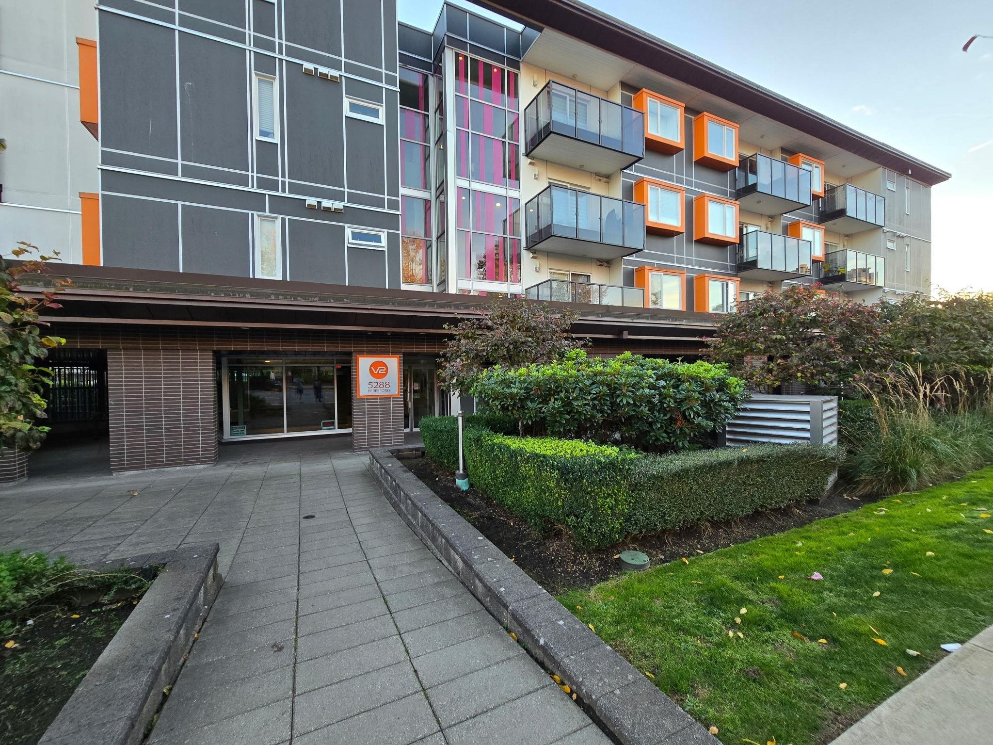 101-5288 Beresford, Burnaby, BC