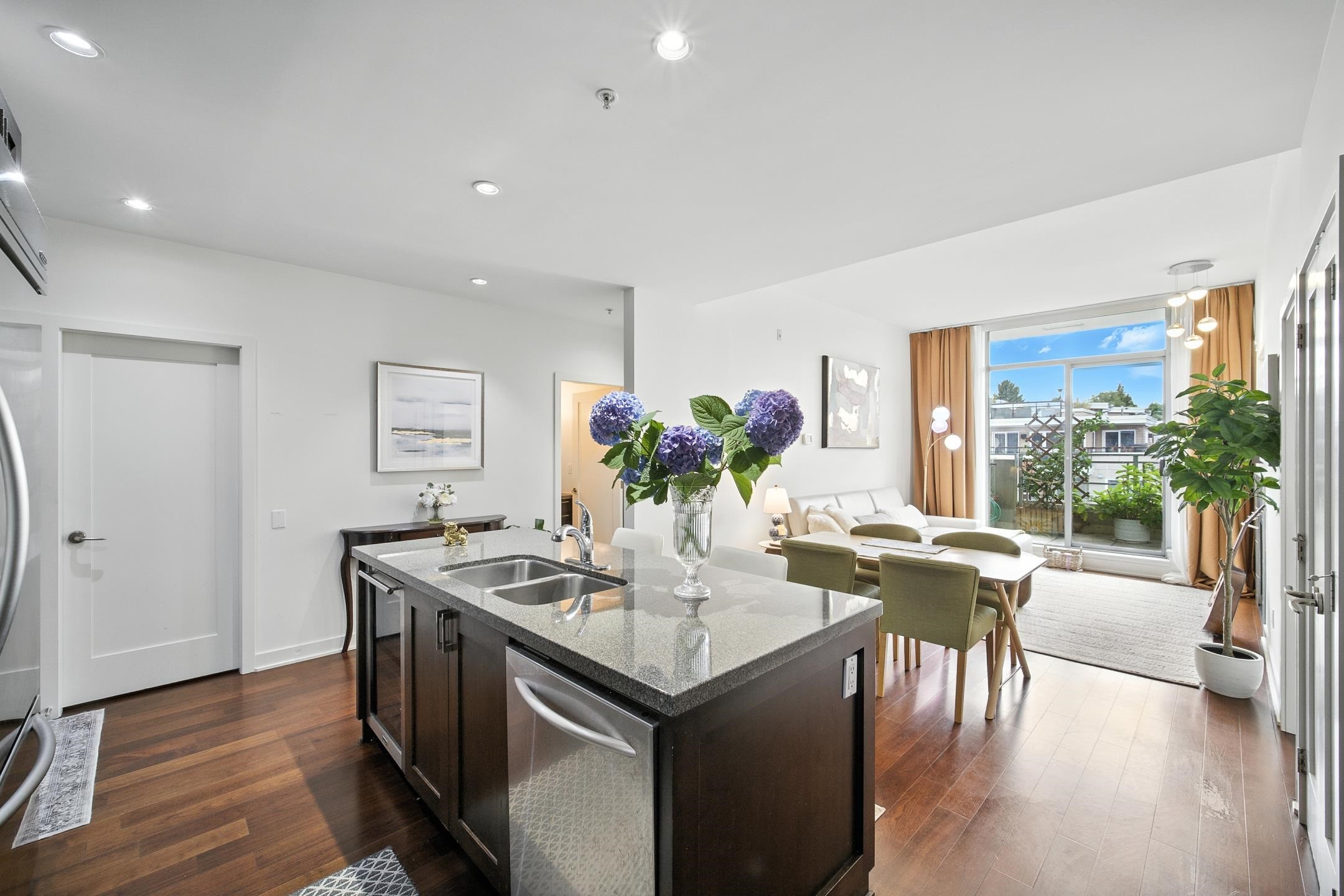 404-3595 18Th Avenue W, Vancouver, BC