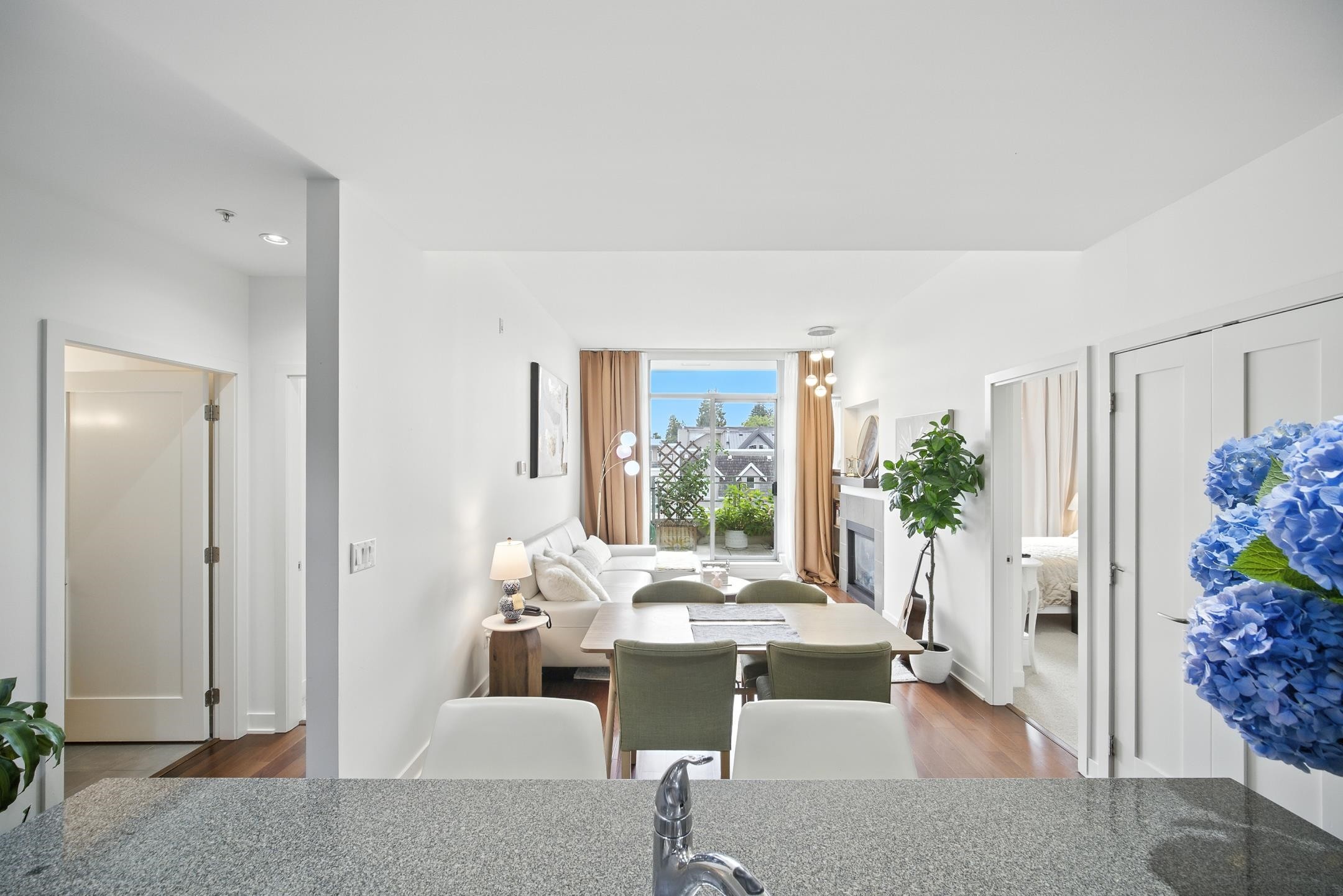 404-3595 18Th Avenue W, Vancouver, BC