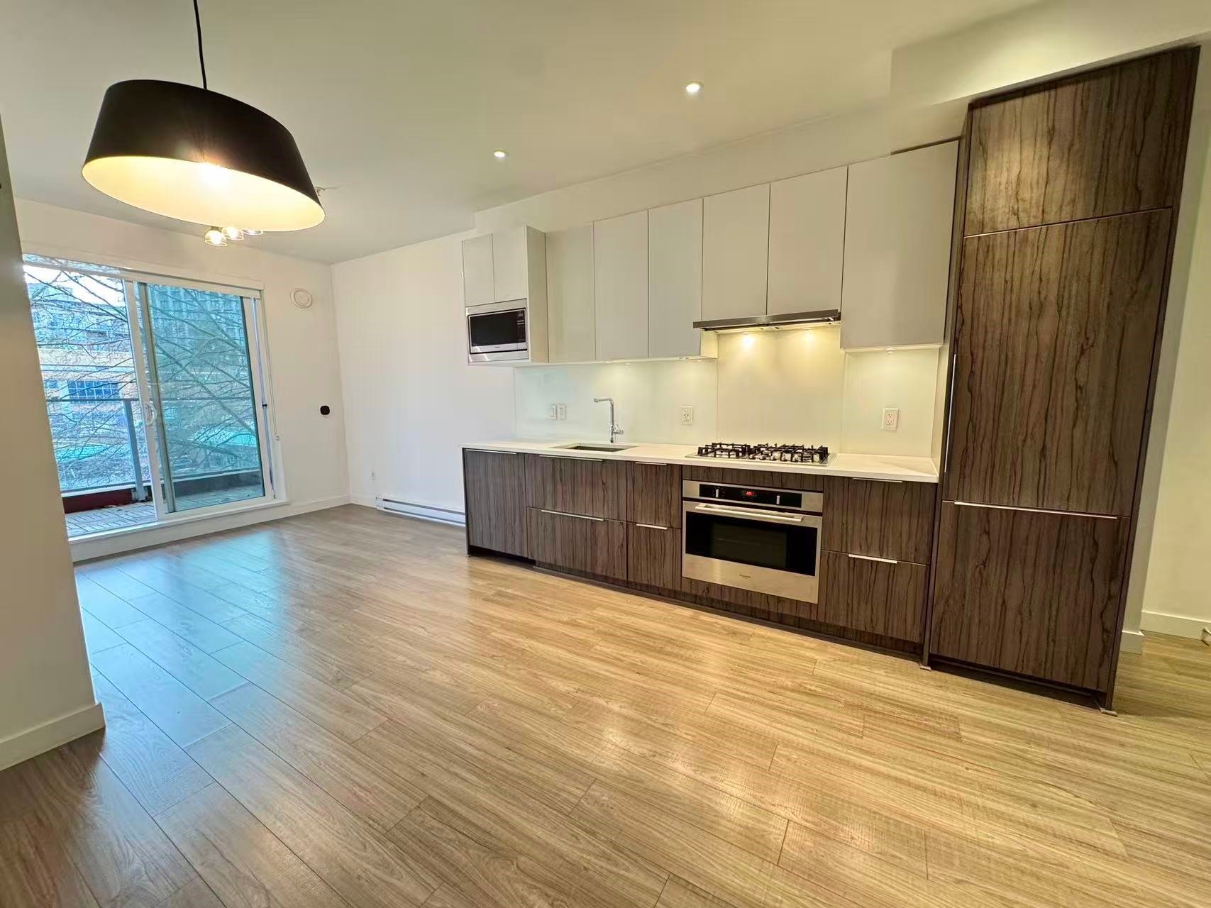 303-379 Broadway Street E, Vancouver, BC