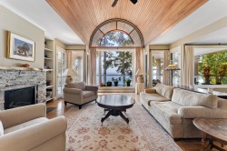 1251 Fairweather Road Bowen Island, BC V0N 1G2