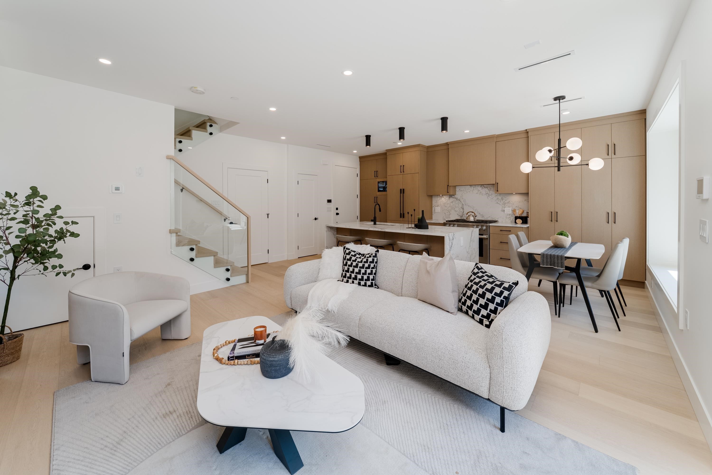 968 17Th Avenue W, Vancouver, BC