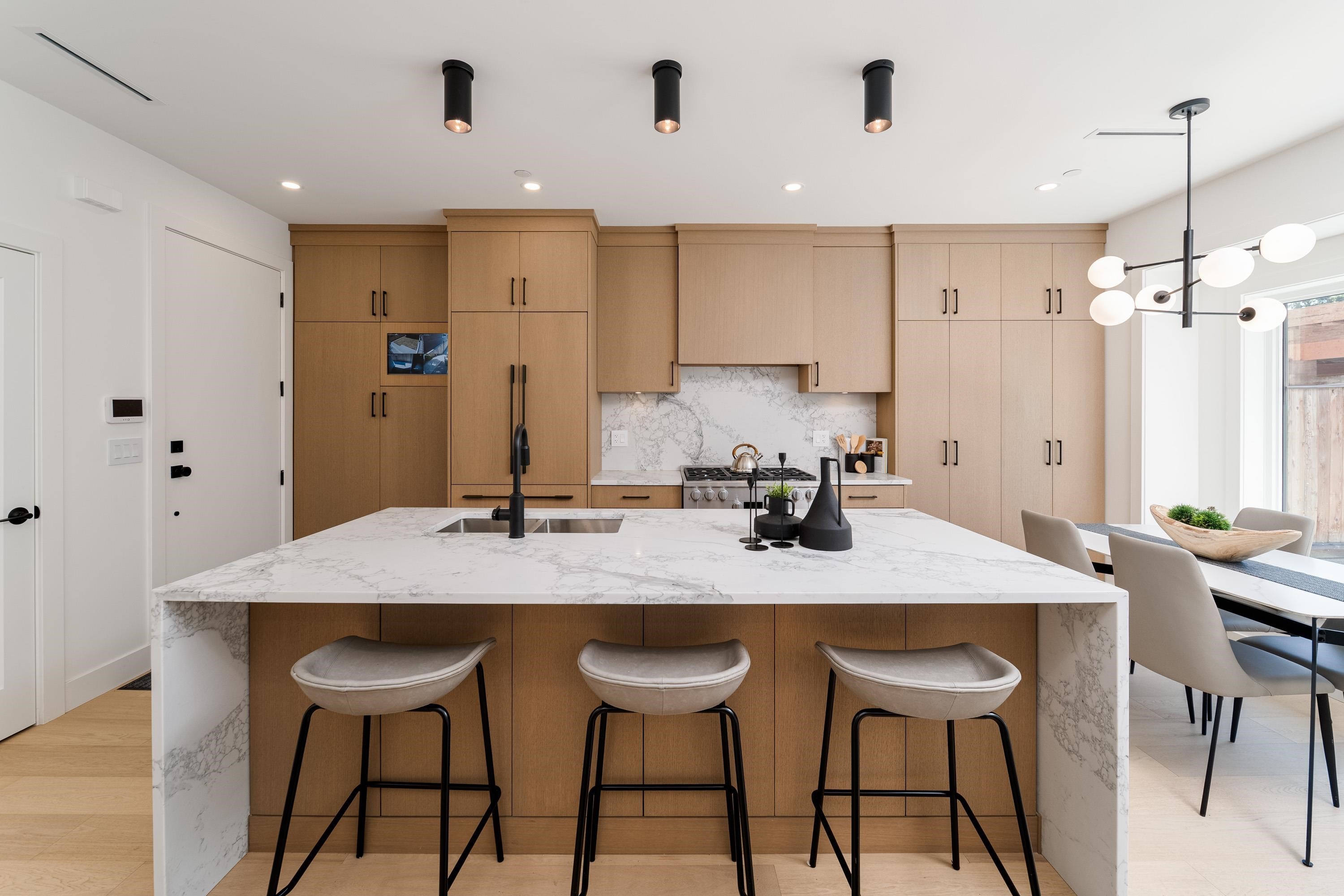 968 17Th Avenue W, Vancouver, BC