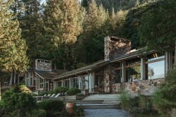 370-374 Smugglers Cove Road Bowen Island, BC V0N 1G1